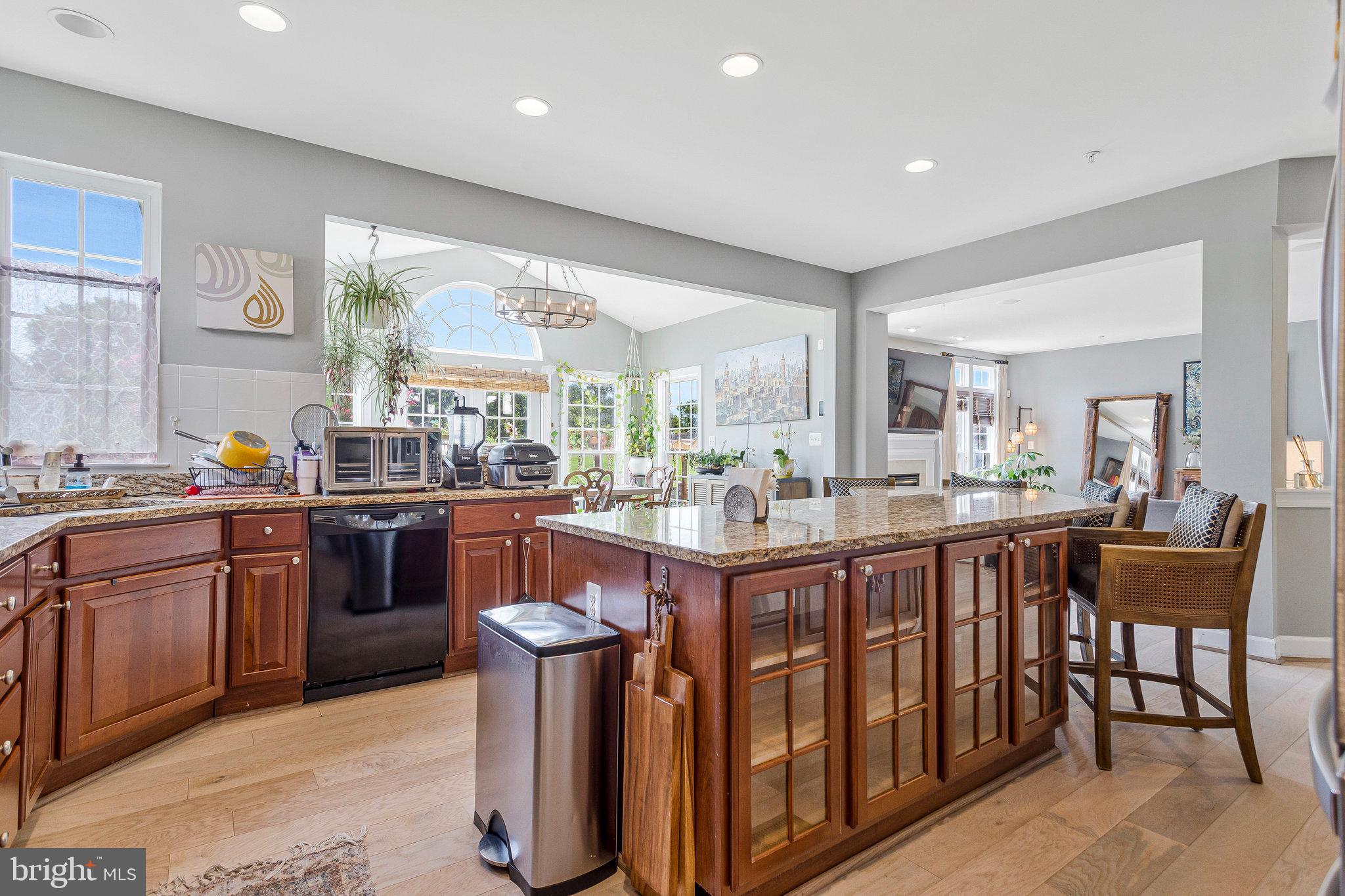 3806 DUNHILL COURT