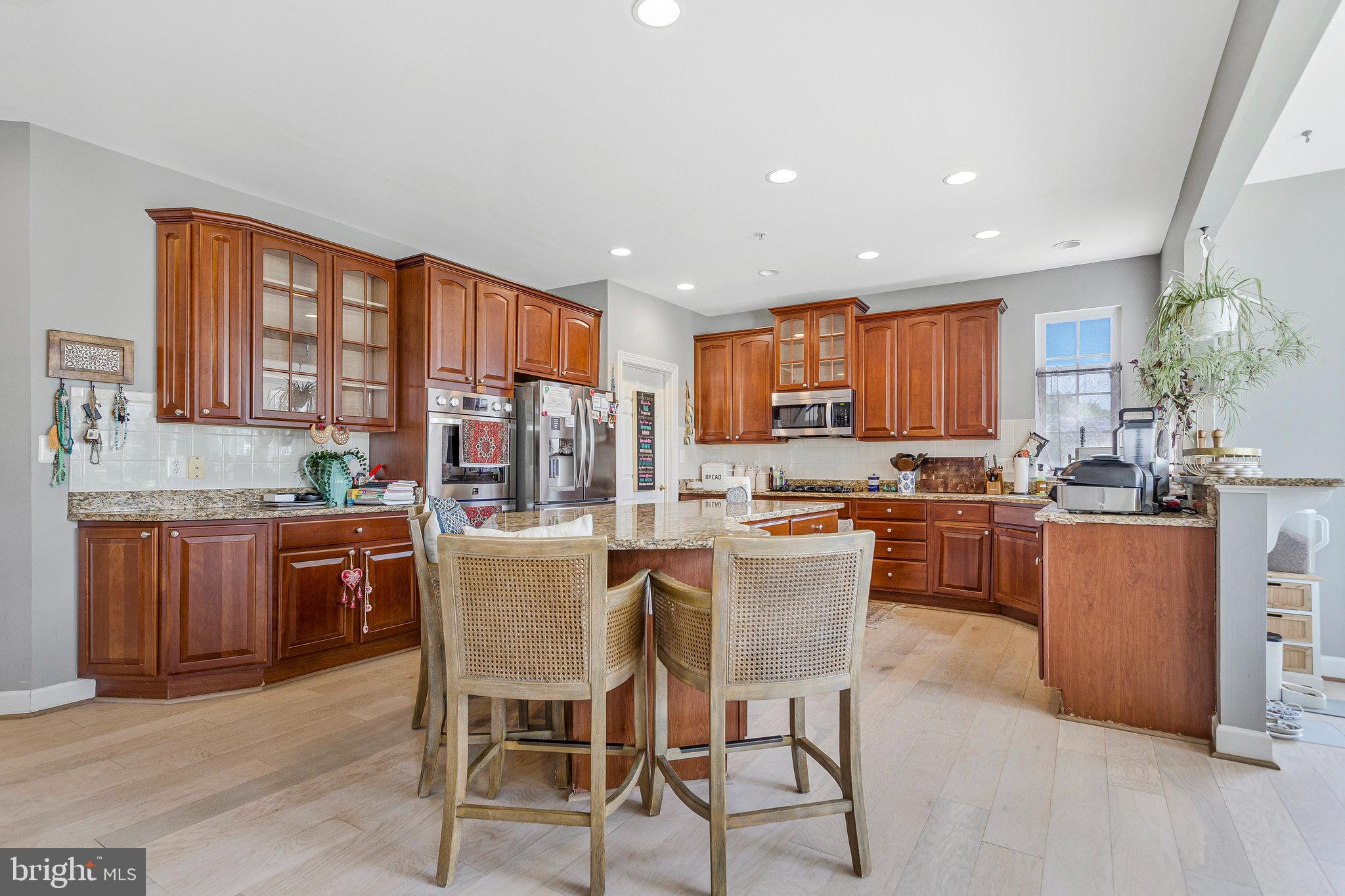 3806 DUNHILL COURT