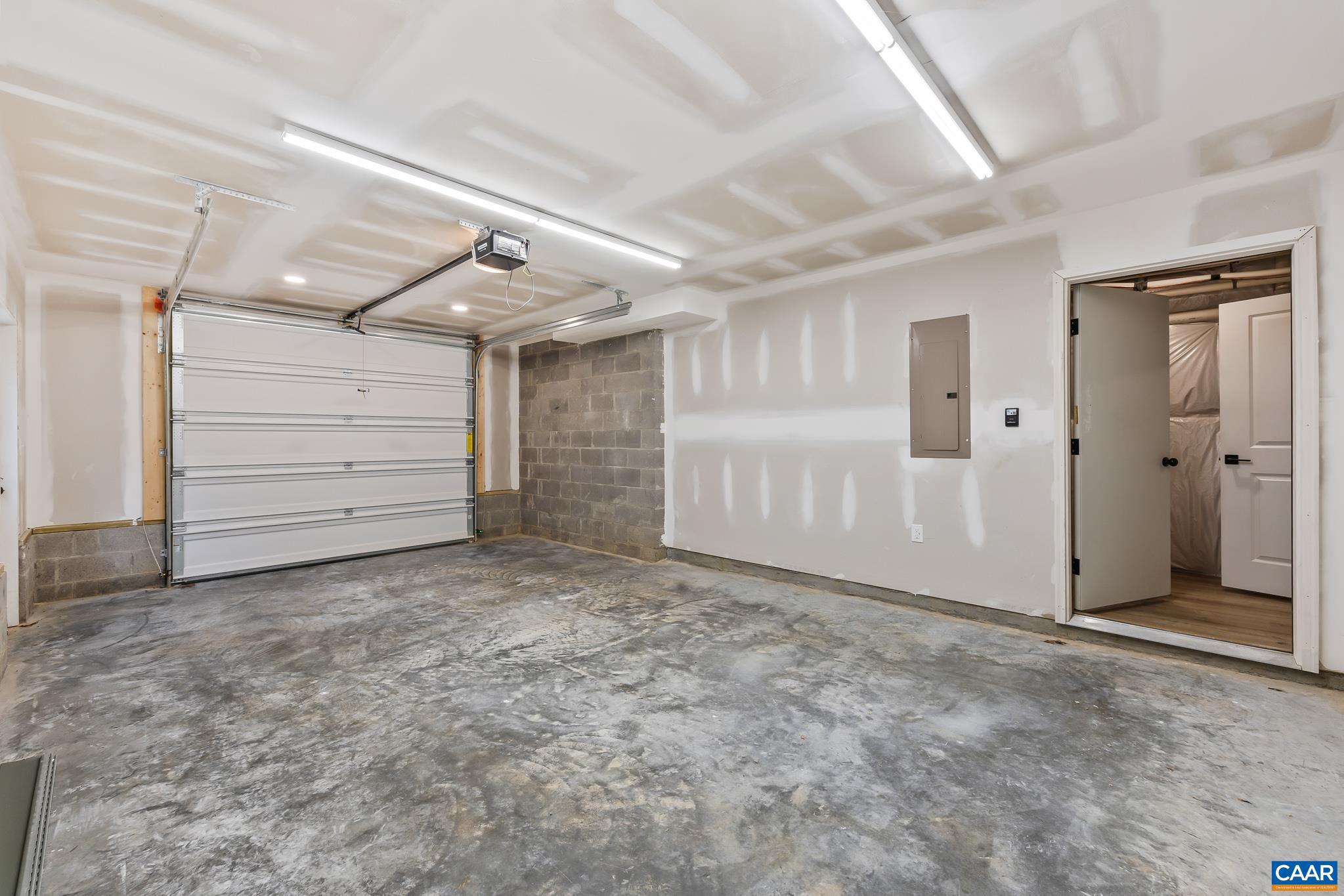 LAKE MONTICELLO - Residential