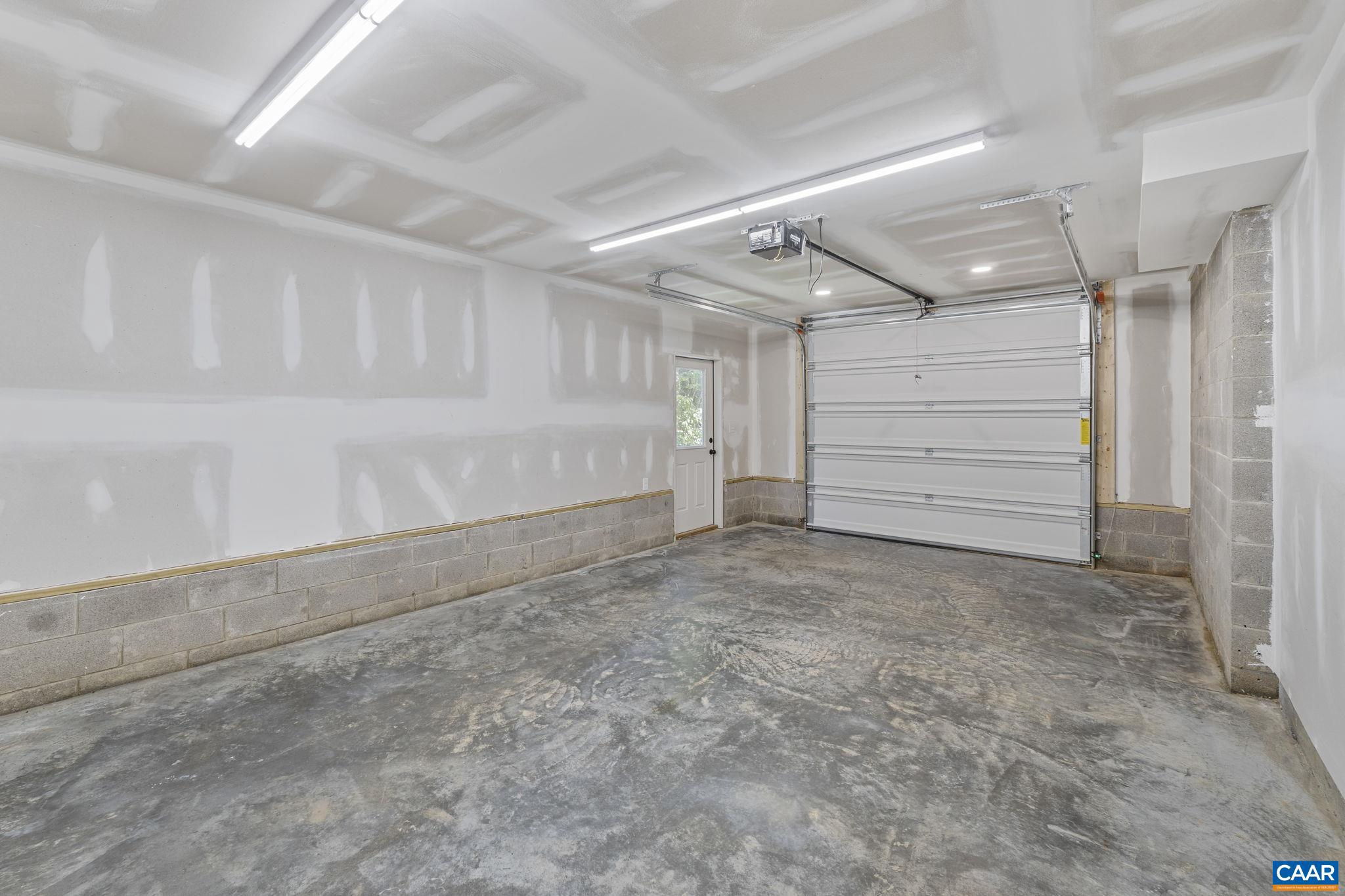 LAKE MONTICELLO - Residential