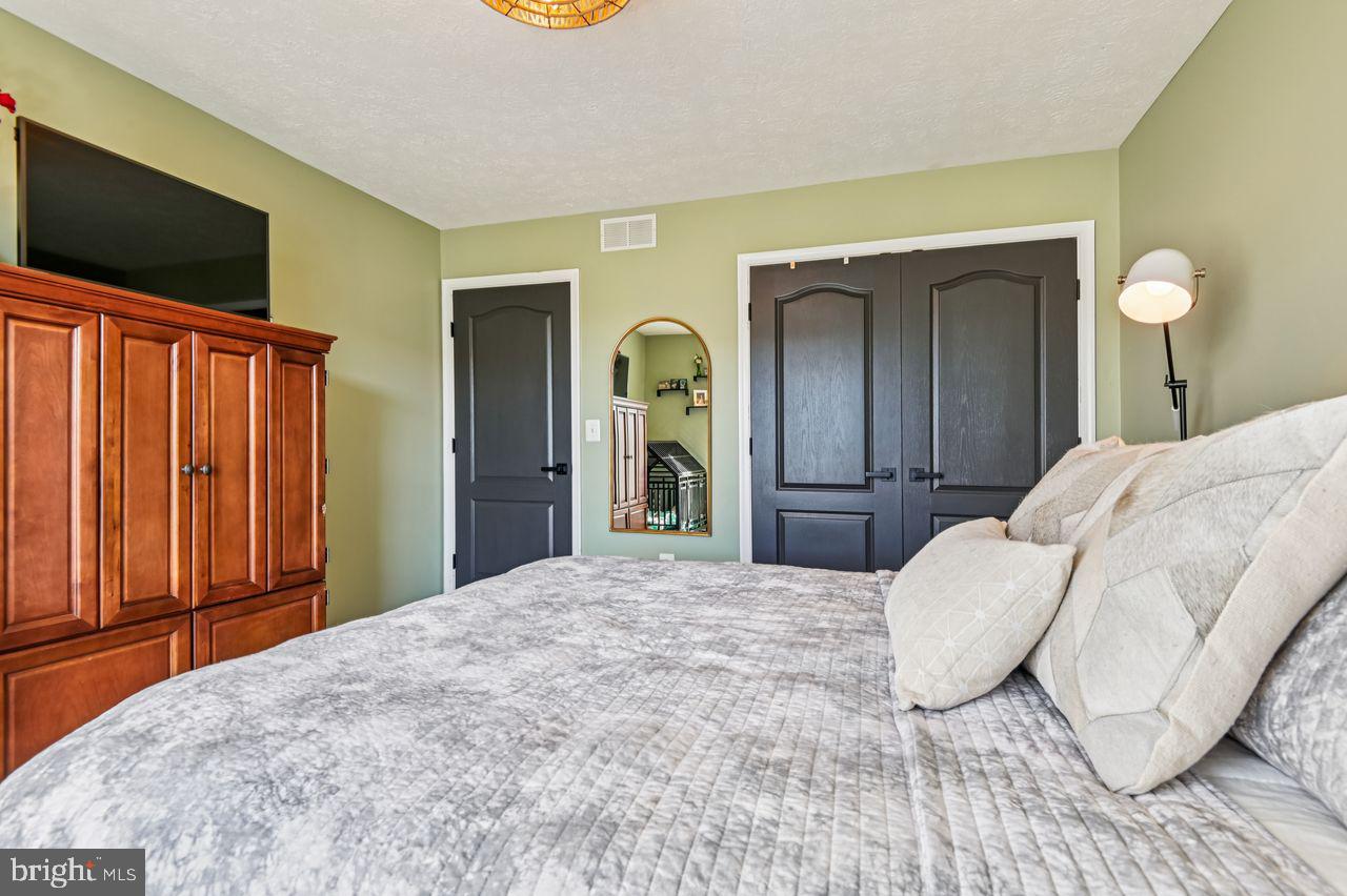 FOREST LAKES - Residential