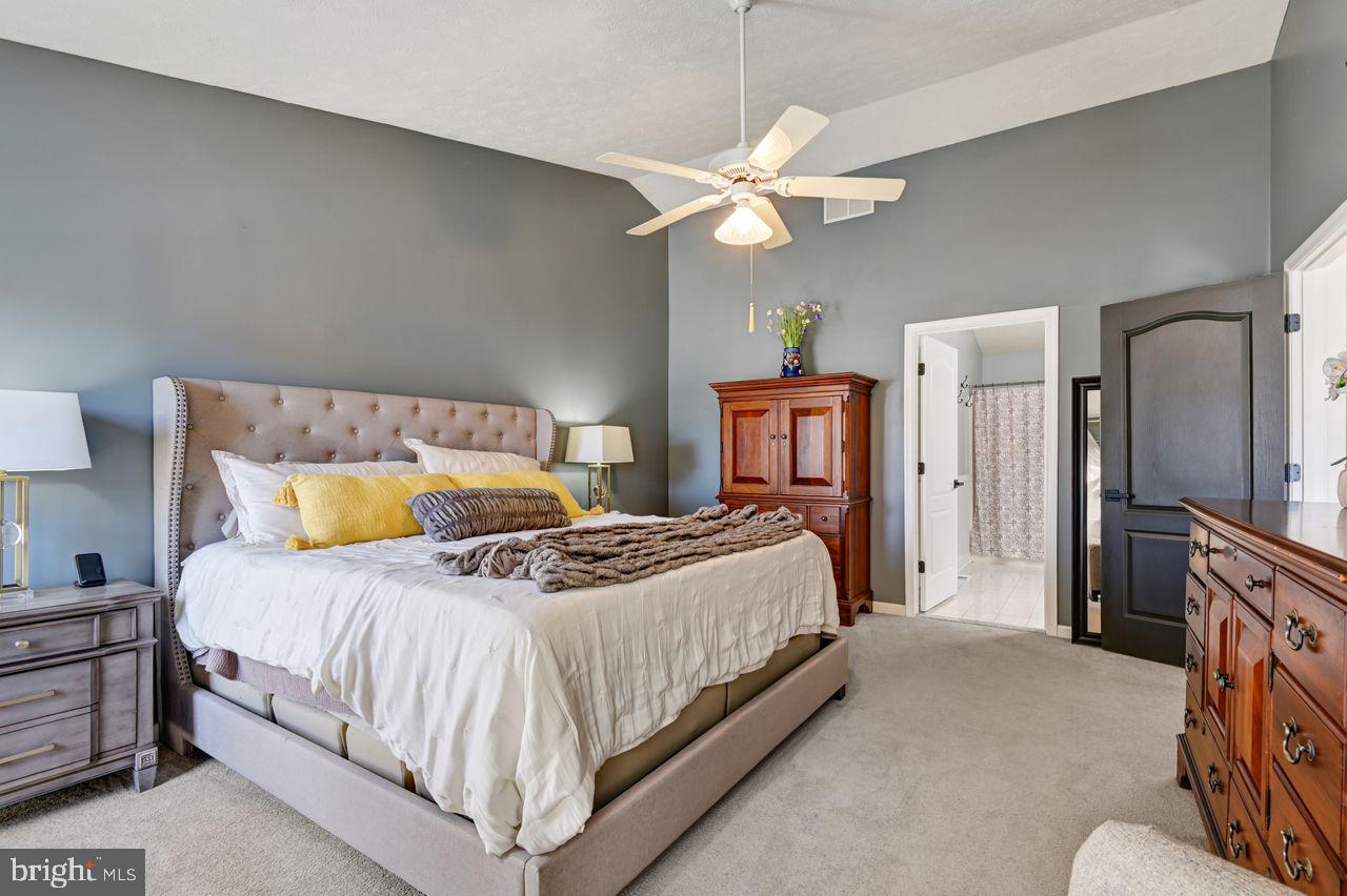 FOREST LAKES - Residential