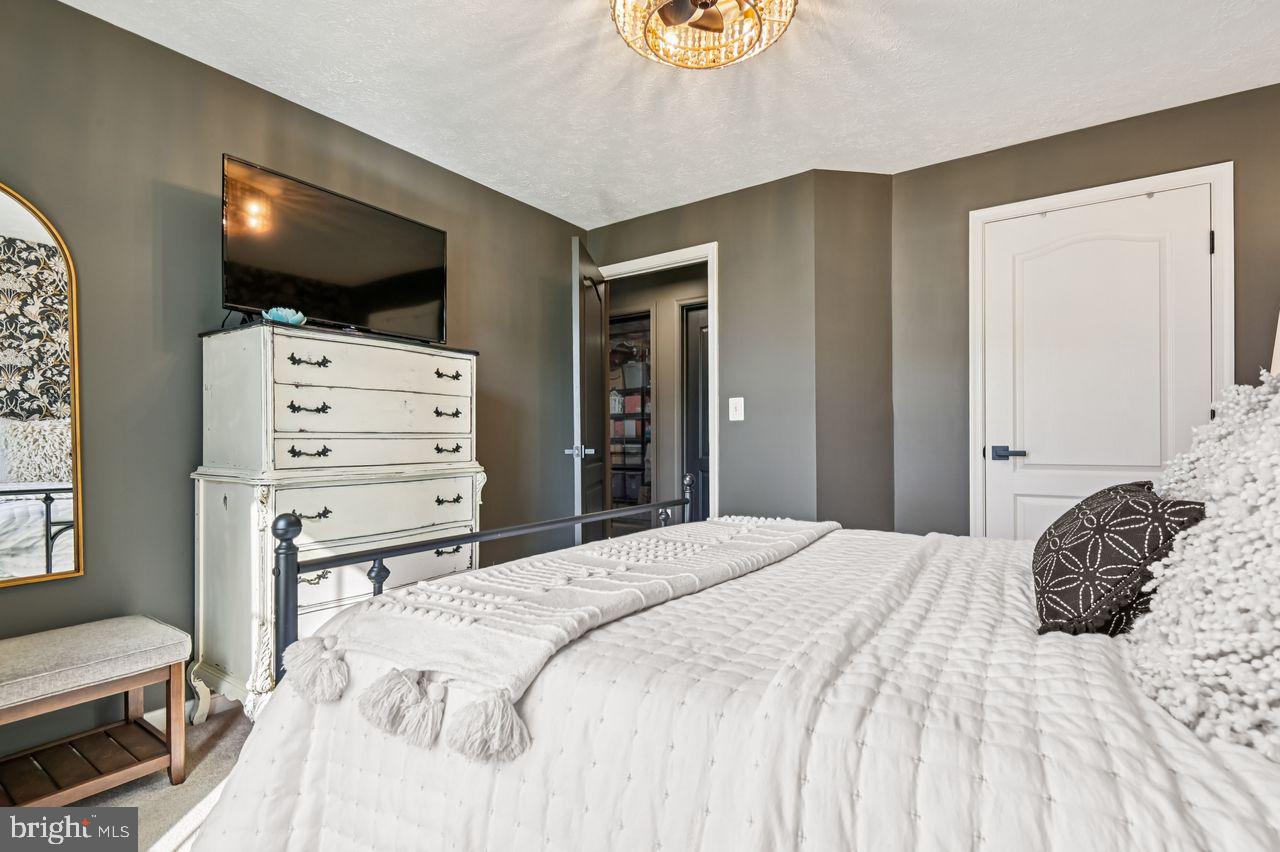 FOREST LAKES - Residential