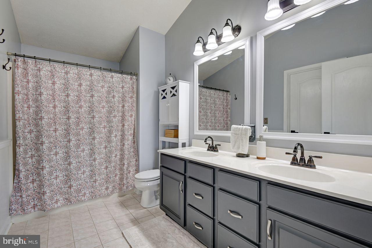 FOREST LAKES - Residential