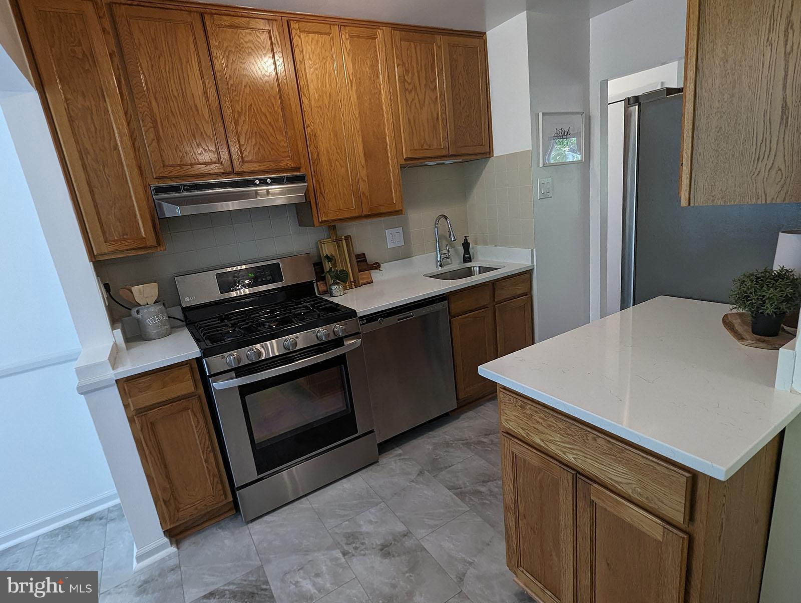 PROVINCES - Residential Lease