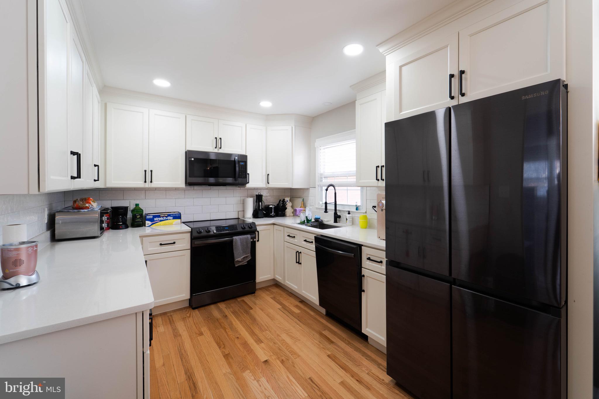 ROYAL COURT - Residential Lease