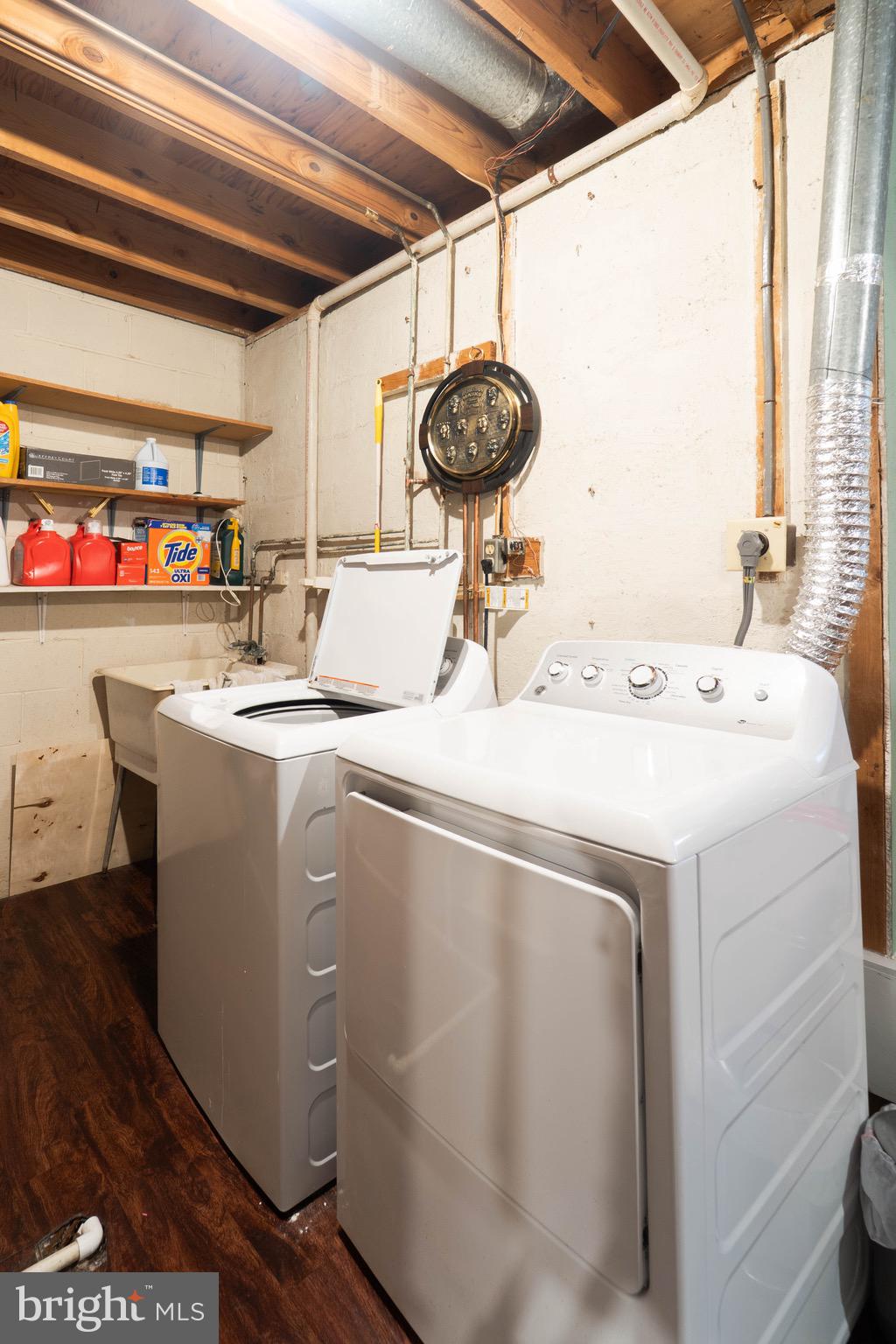 ROYAL COURT - Residential Lease