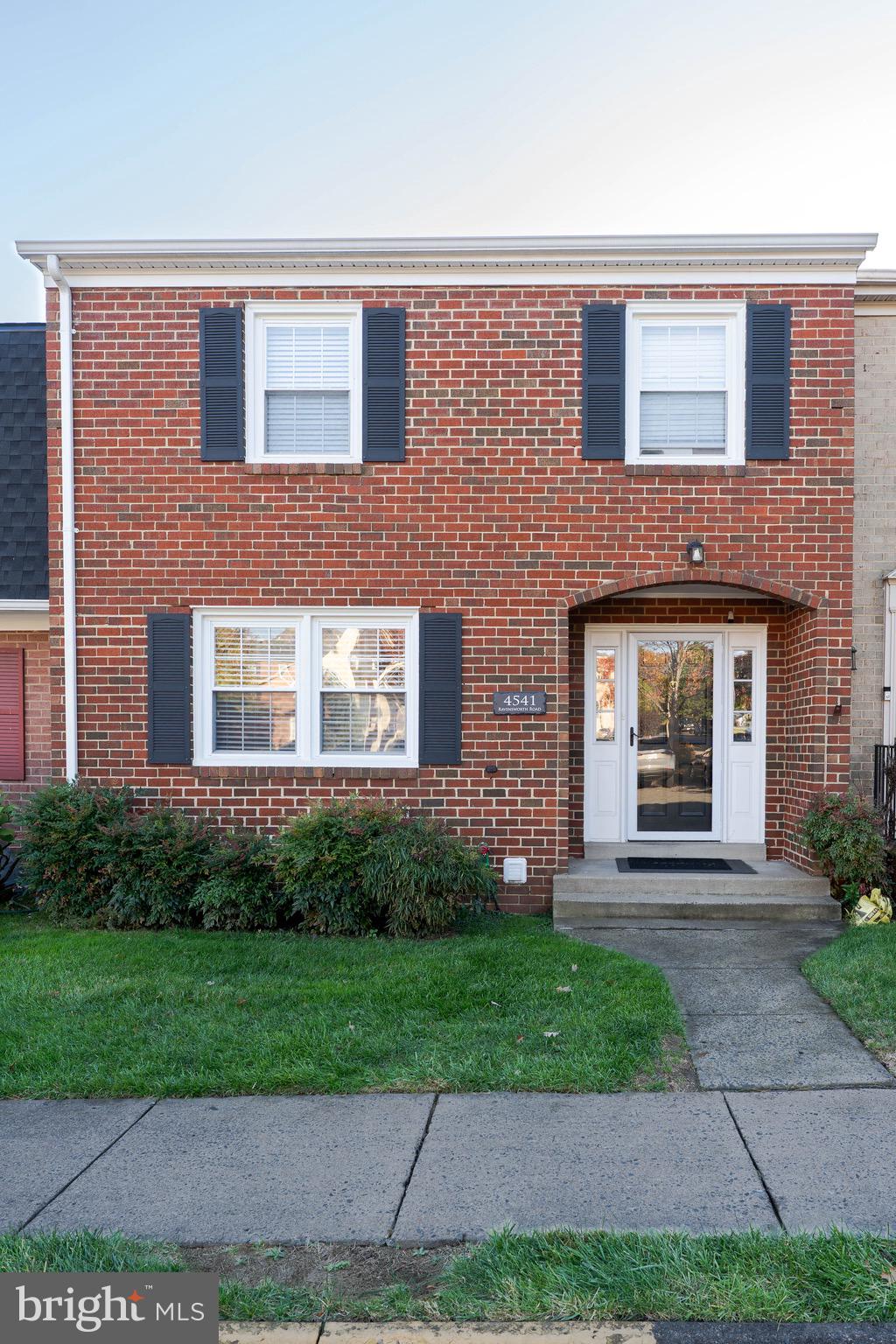 ROYAL COURT - Residential Lease