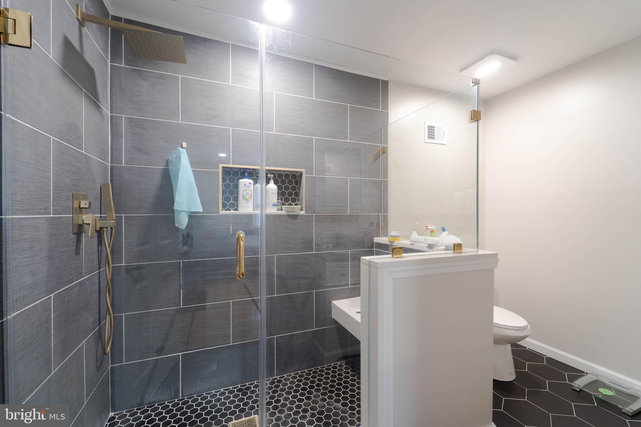 ROYAL COURT - Residential Lease