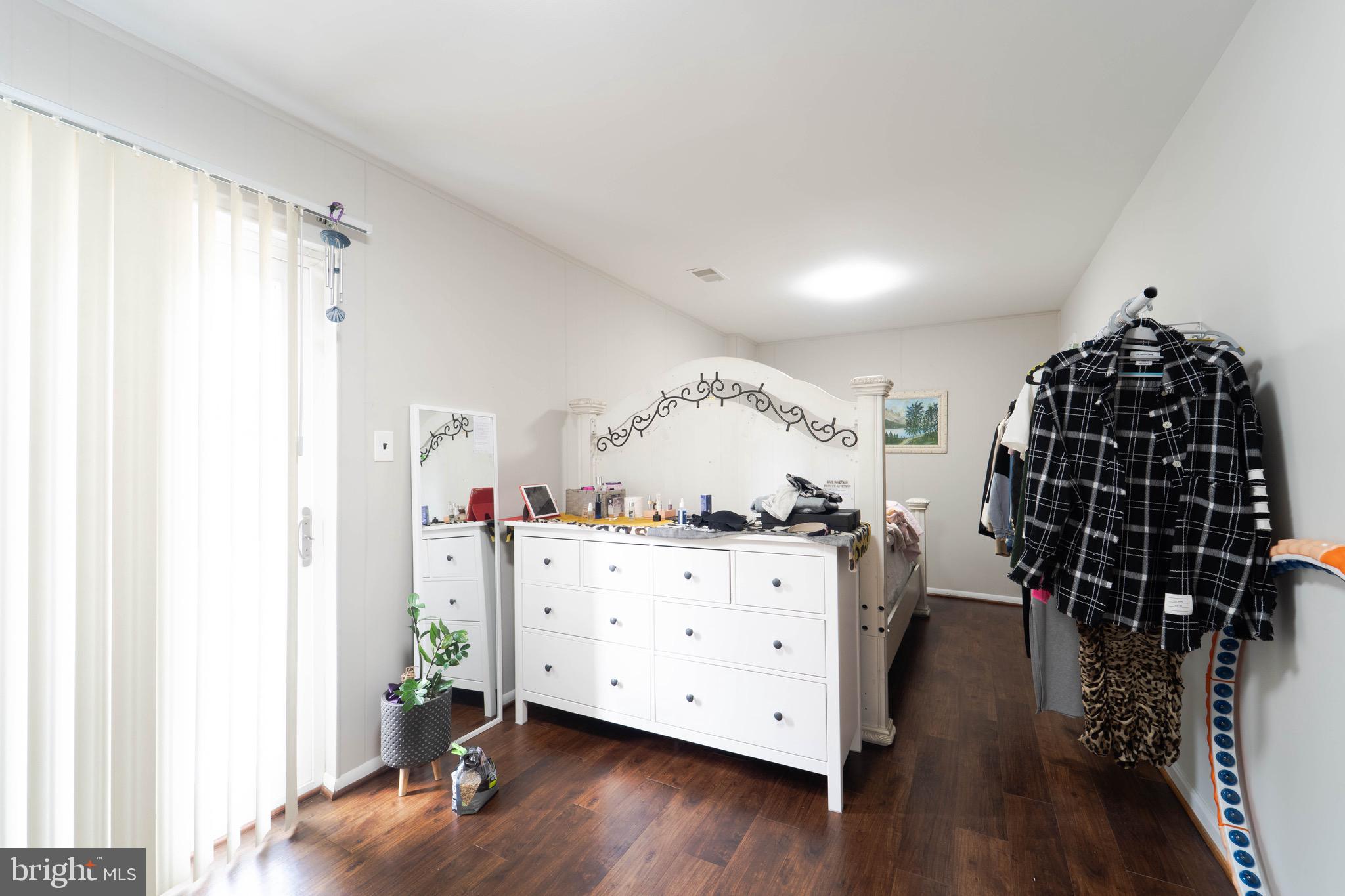 ROYAL COURT - Residential Lease