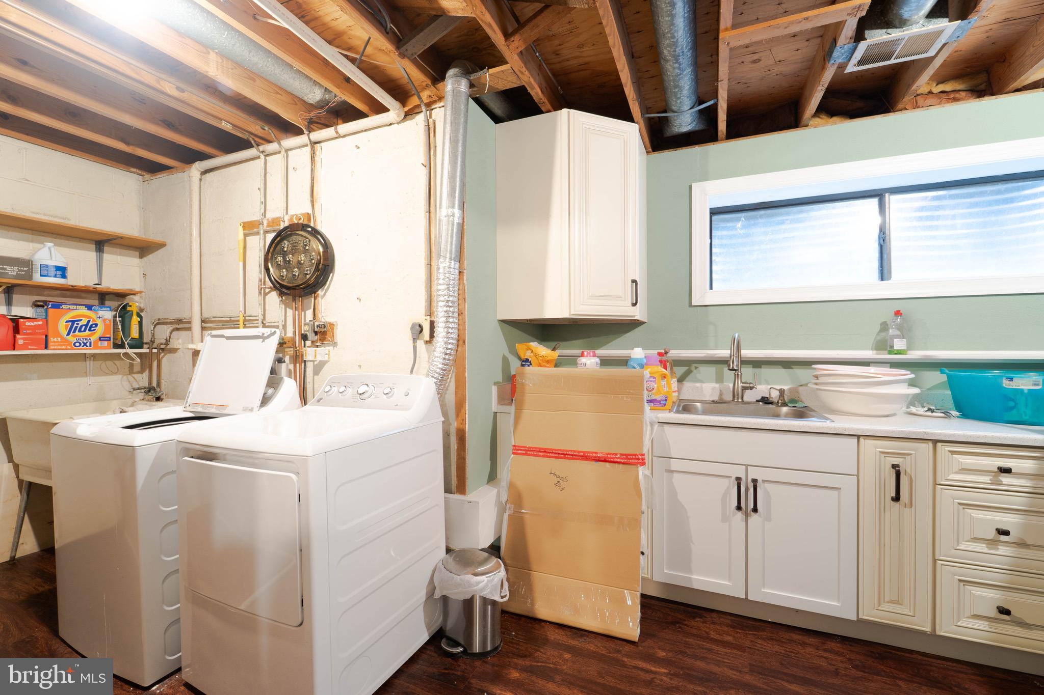 ROYAL COURT - Residential Lease