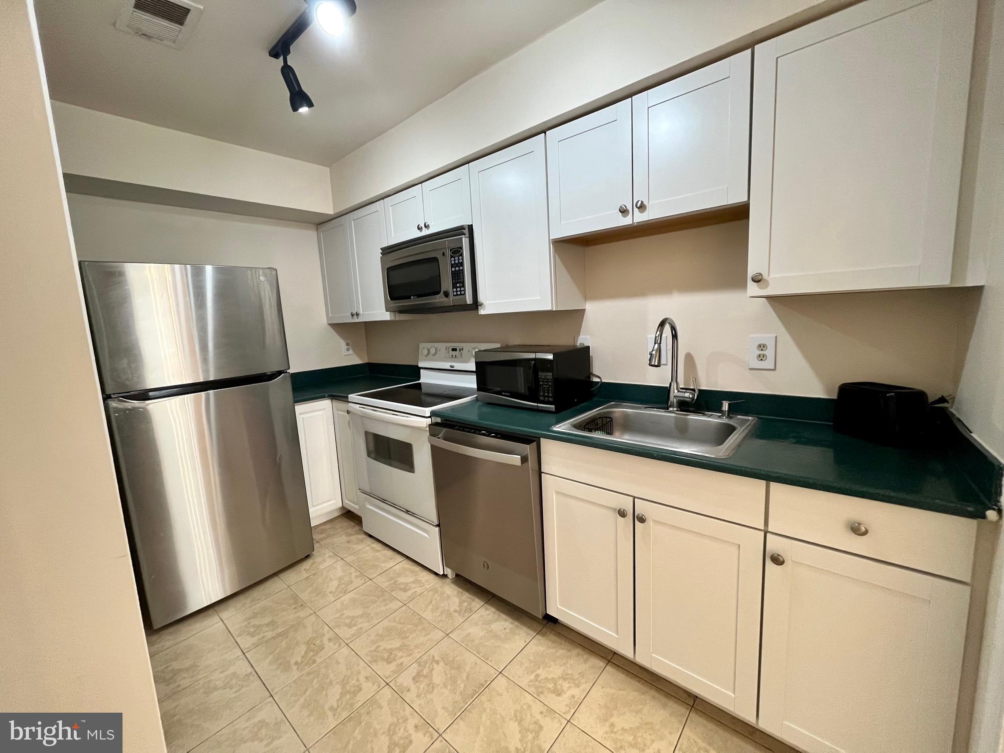 TERRACE TOWNE HOMES OF GUNSTON - Residential Lease