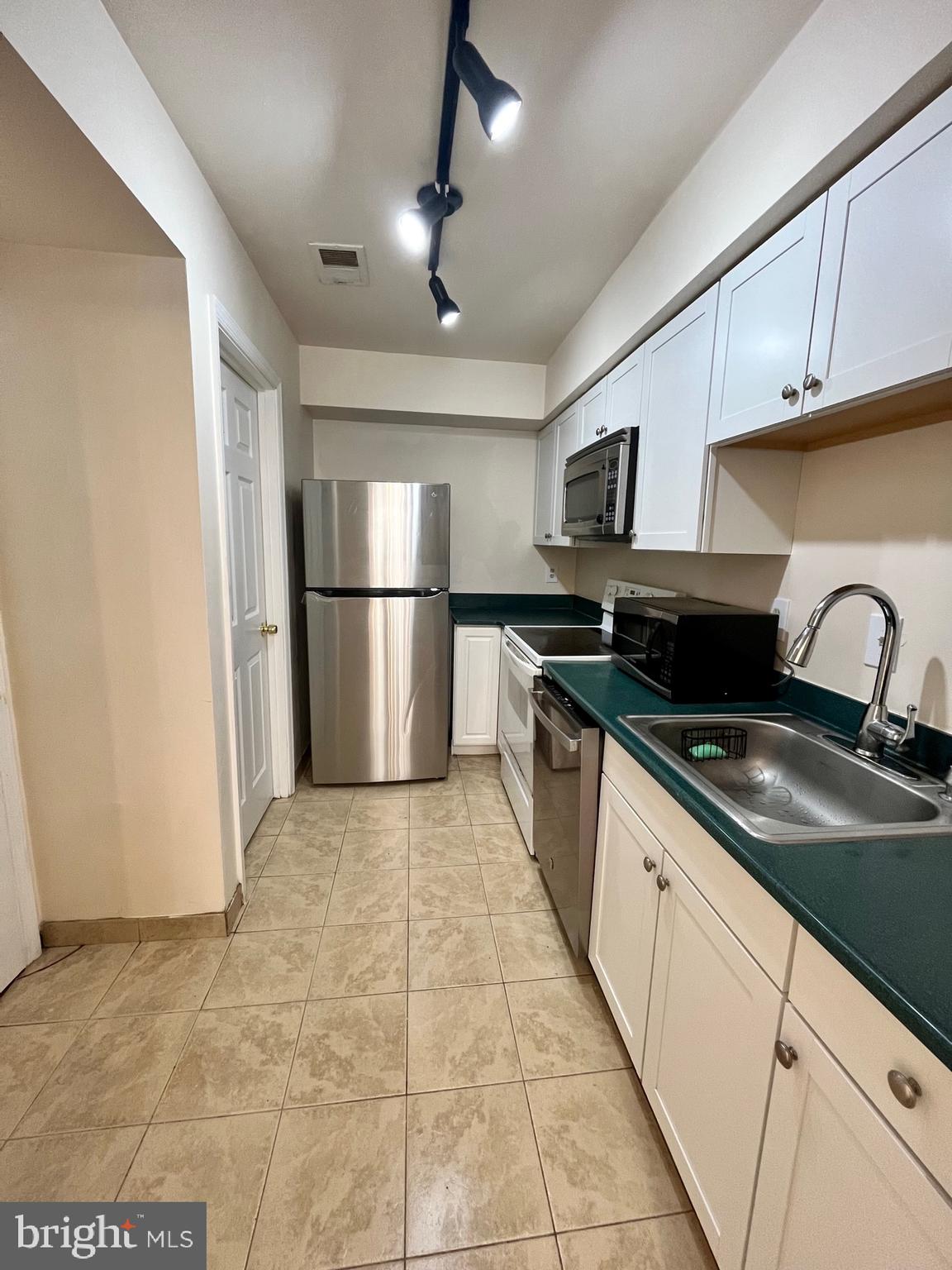 TERRACE TOWNE HOMES OF GUNSTON - Residential Lease