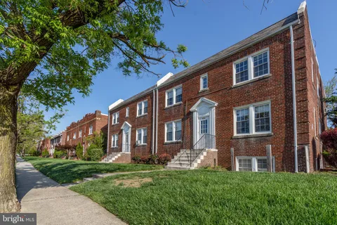 426 E Glendale Avenue Unit 3, Alexandria, VA MLS: VAAX2054786