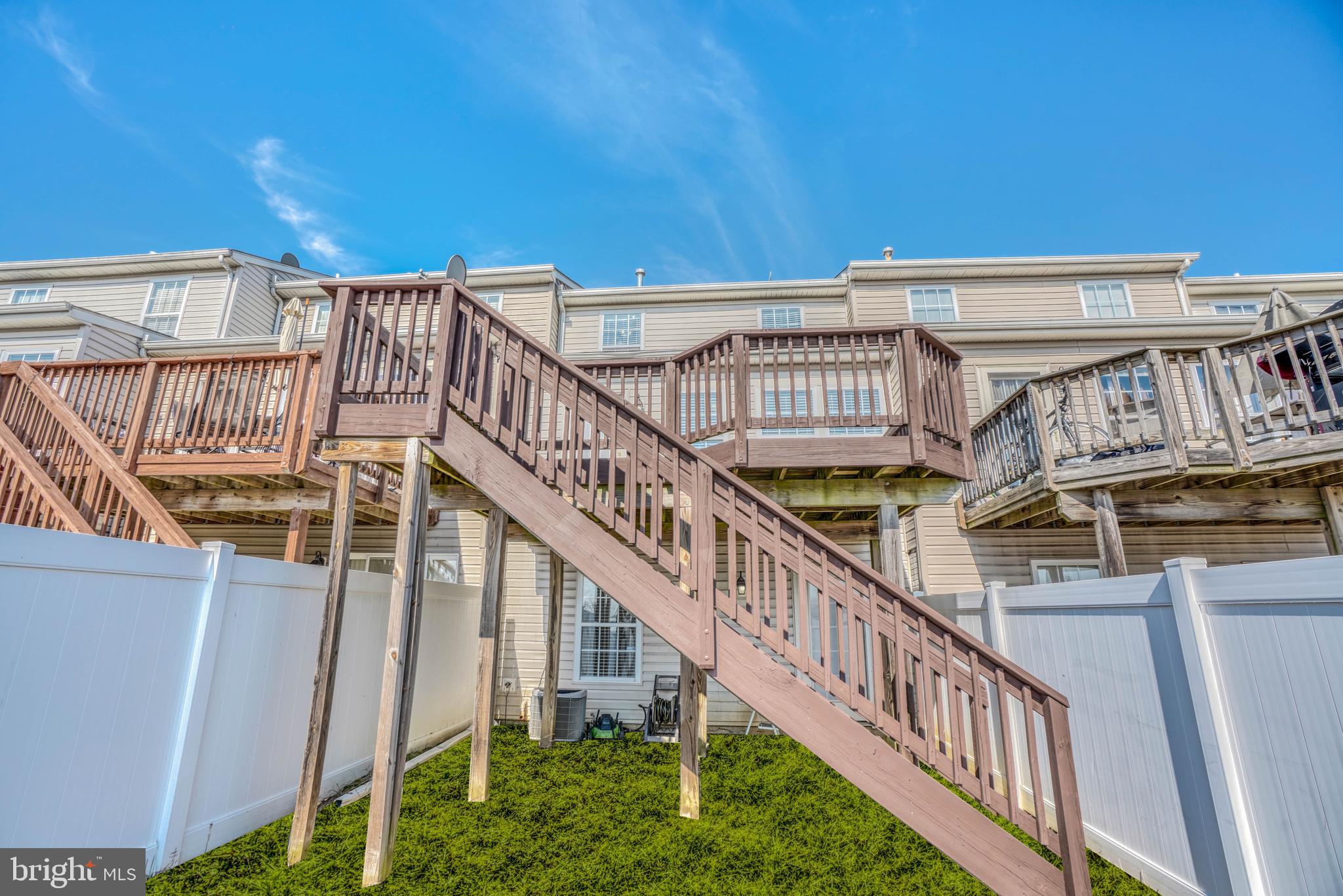 HOLLY WOODS - Residential