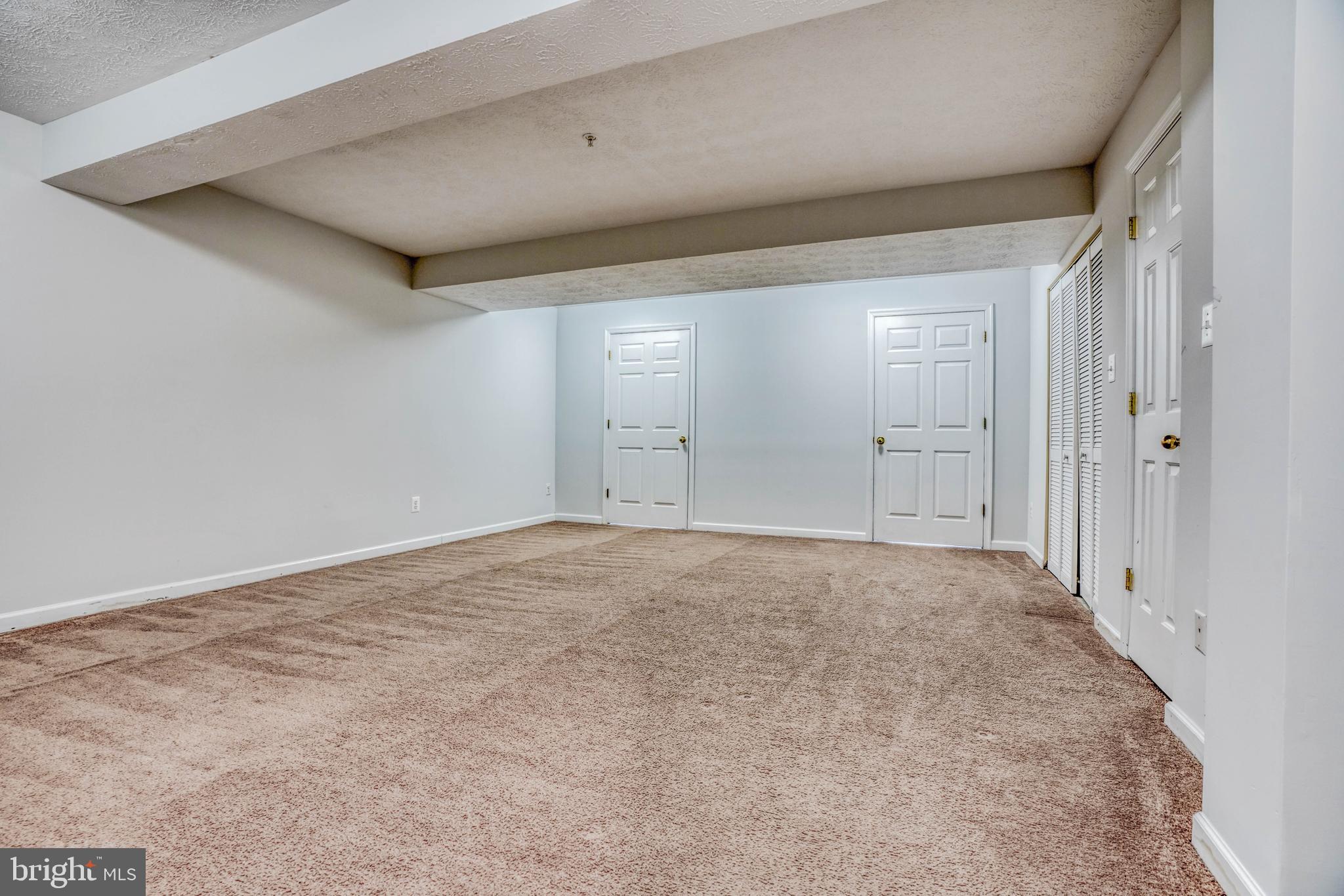 HOLLY WOODS - Residential