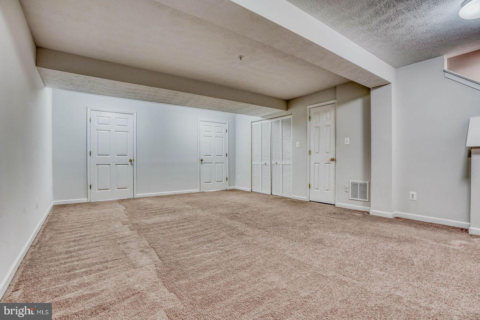 HOLLY WOODS - Residential