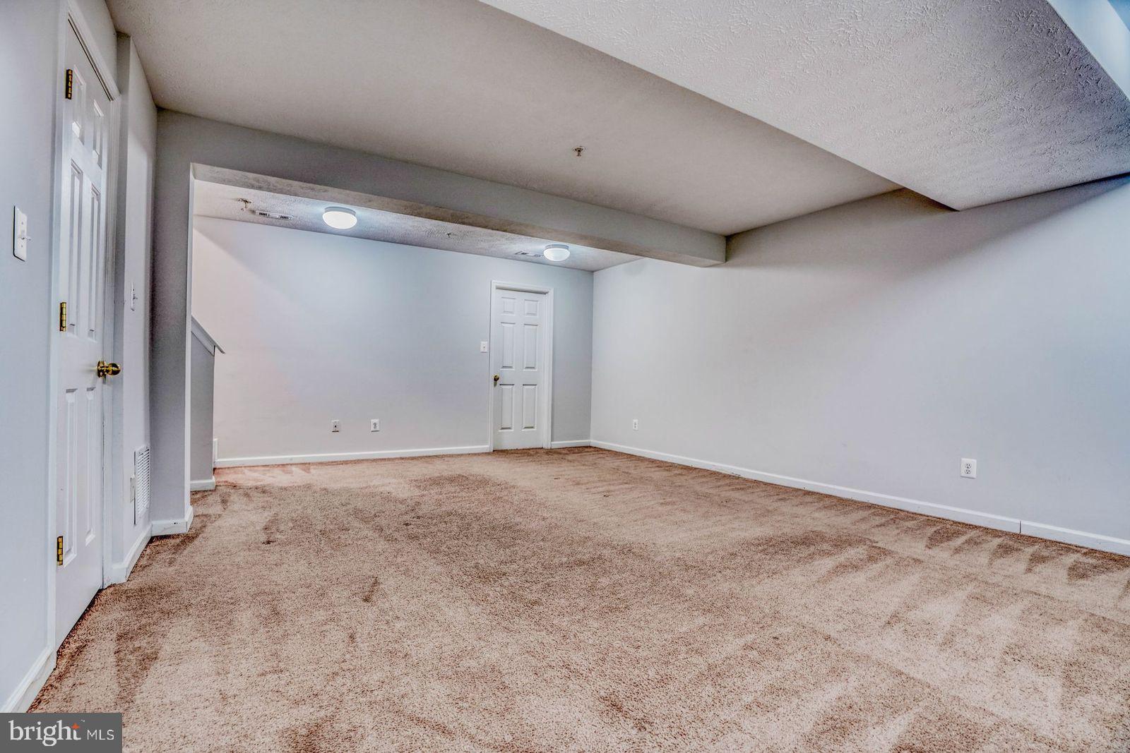 HOLLY WOODS - Residential