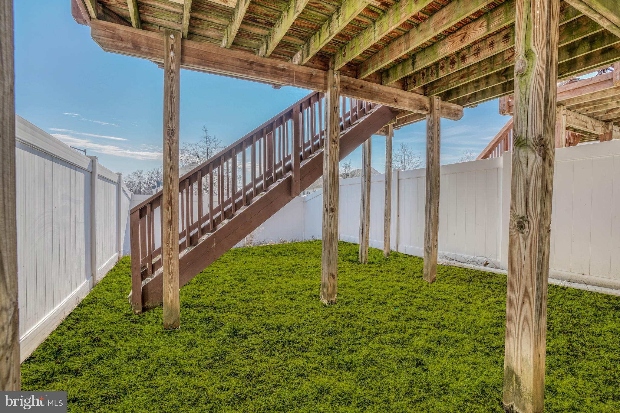 HOLLY WOODS - Residential