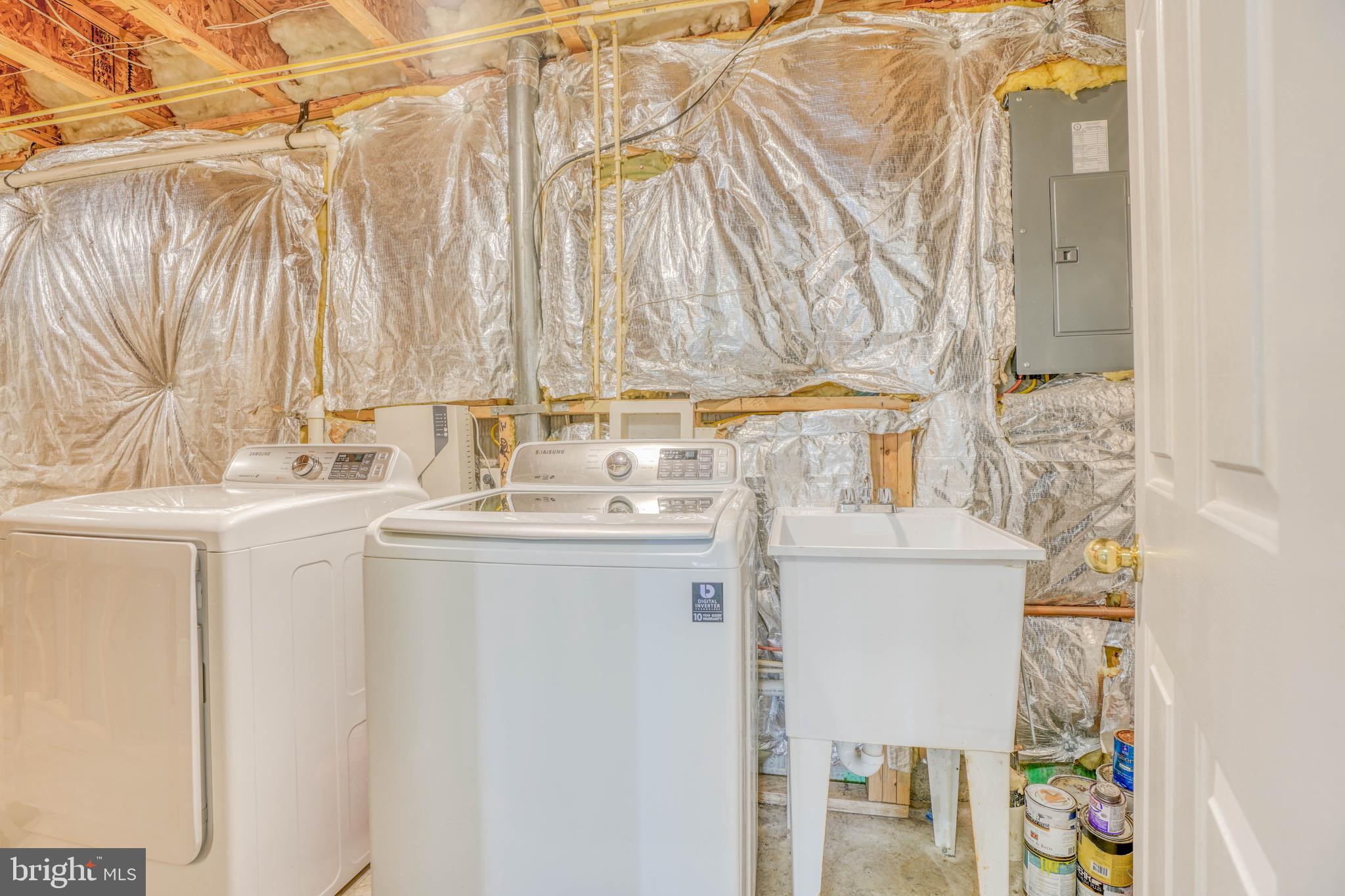 HOLLY WOODS - Residential