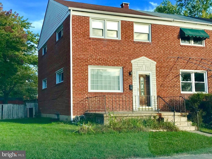 SPACIOUS END OF GROUP TOWNHOUSE LOCATED ON LARGE LOT WITH FENCED IN YARD & SHED. 3 BEDROOMS & FULL BATH ON UPPER LEVEL, SPACIOUS LIVING RM, SEPARATE DINING RM, KITCHEN LEADS TO DECK. BASEMENT HAS FULL BATH.  HOUSE HAS LOTS OF POTENTIAL. PROPERTY BEING SOLD IN AS IS CONDITION.
