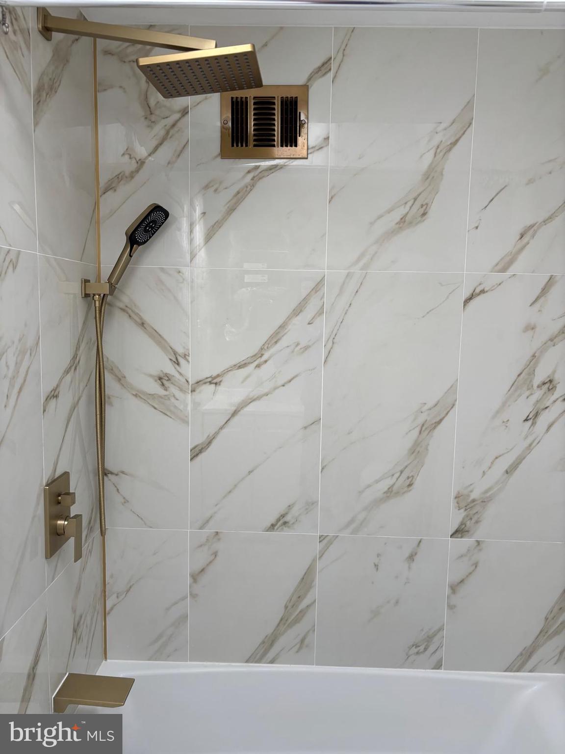 PARKWOOD - Residential Lease