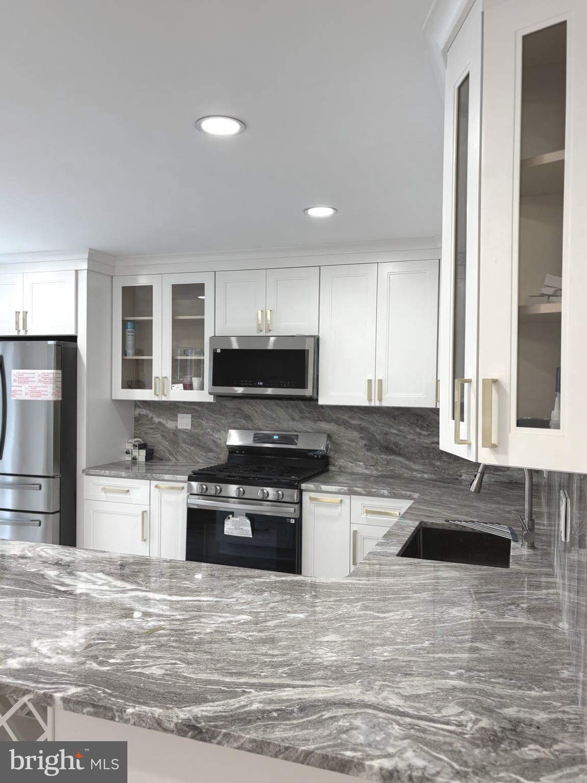 PARKWOOD - Residential Lease