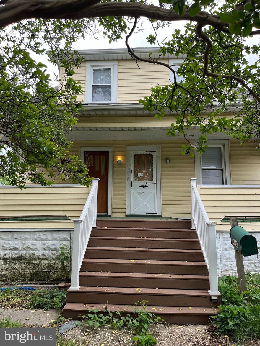 Colonial, new roof, new carpet in some areas, rear exterior ramp from driveway to property