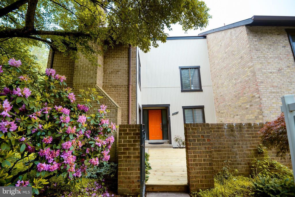 Photo of 20416 Shadow Oak Court, MONTGOMERY VILLAGE, MD 20886 (MLS # MDMC2198652)