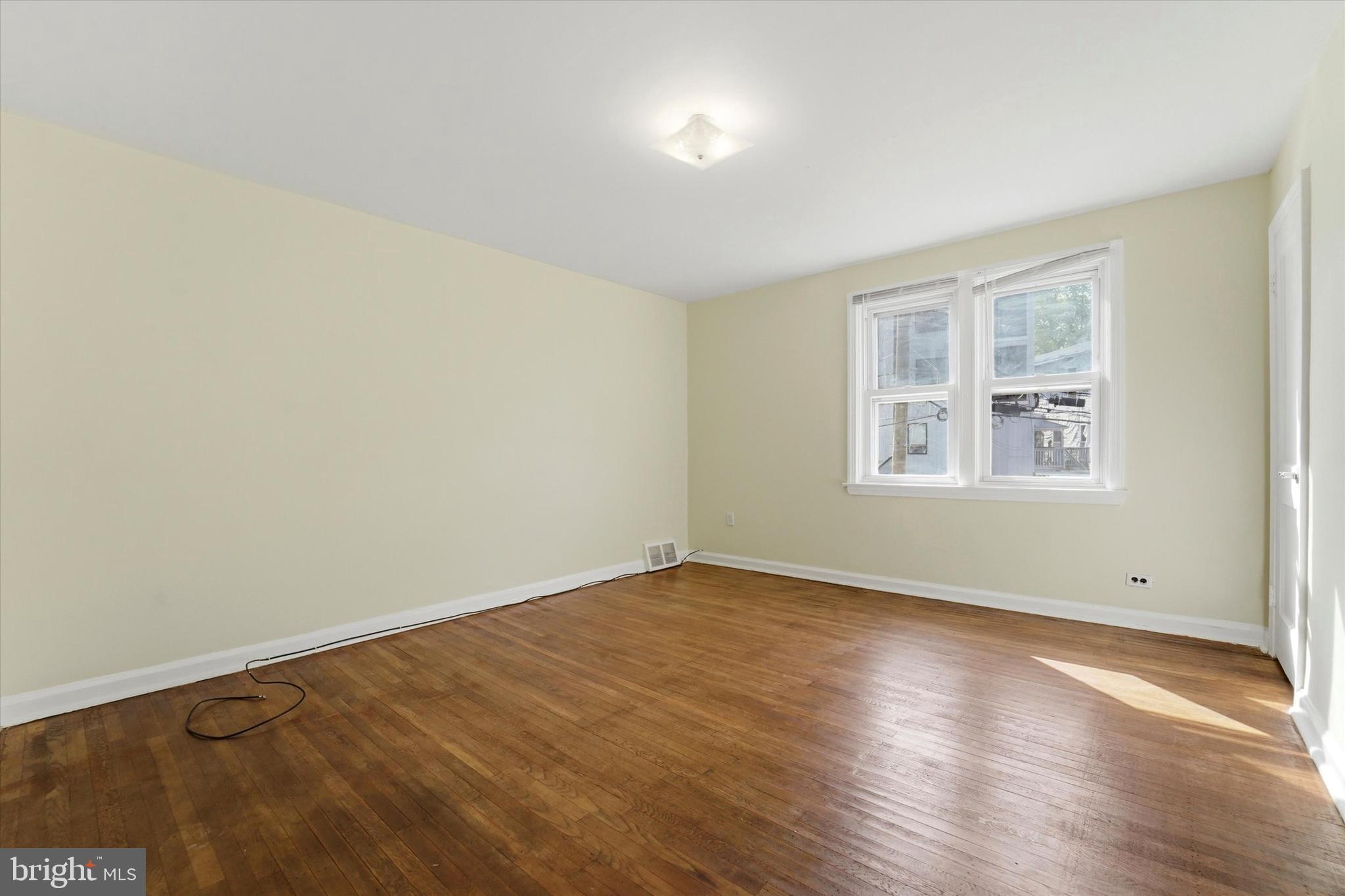 ROXBOROUGH - Residential
