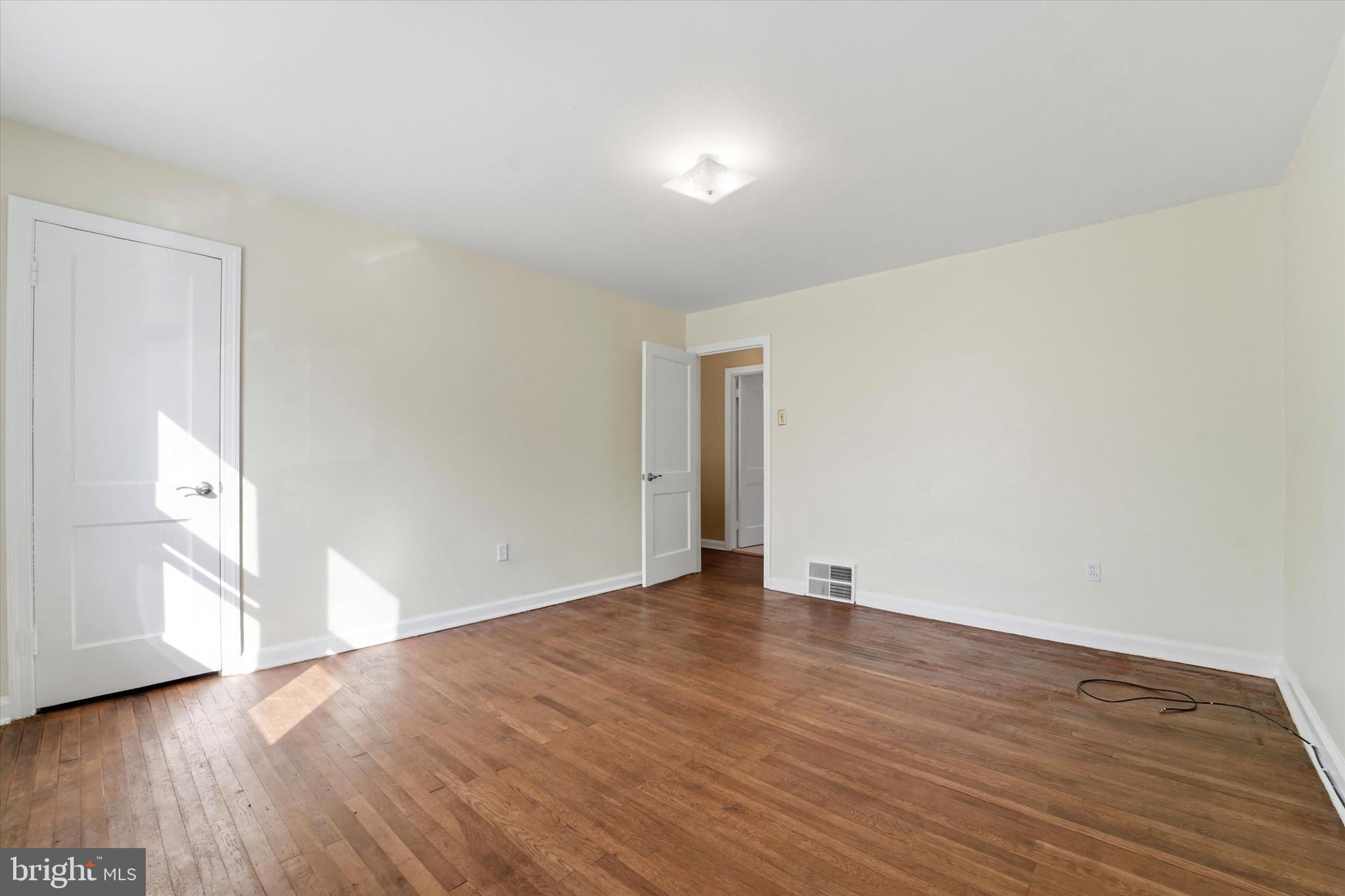 ROXBOROUGH - Residential