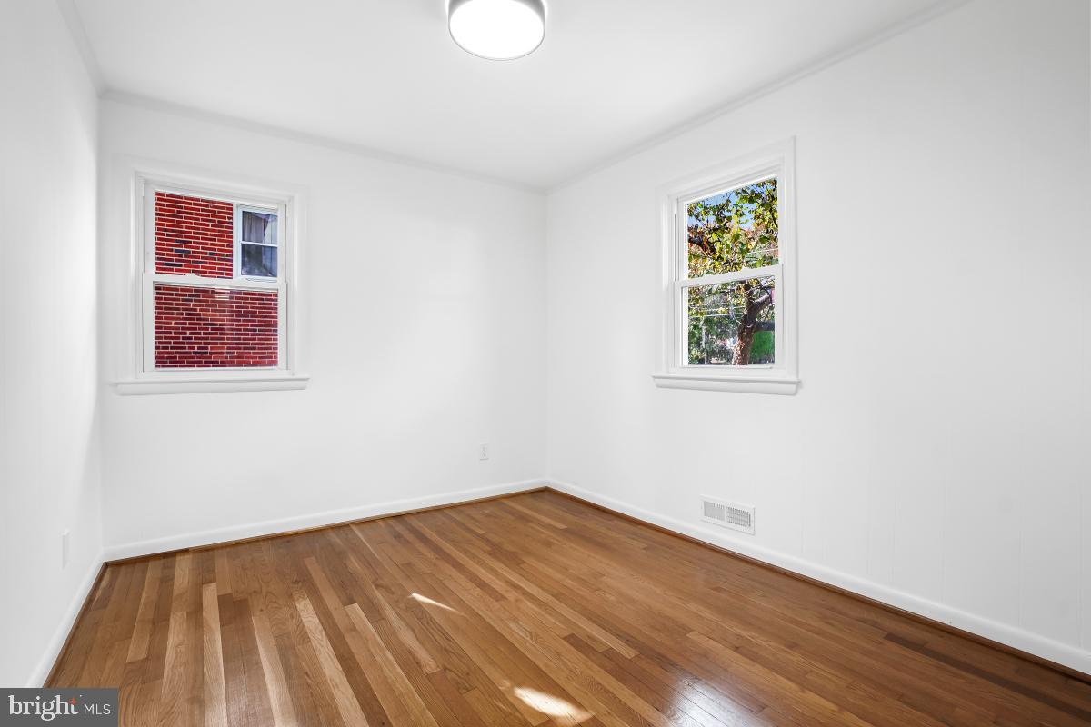 COUNTRY CLUB VIEW - Residential