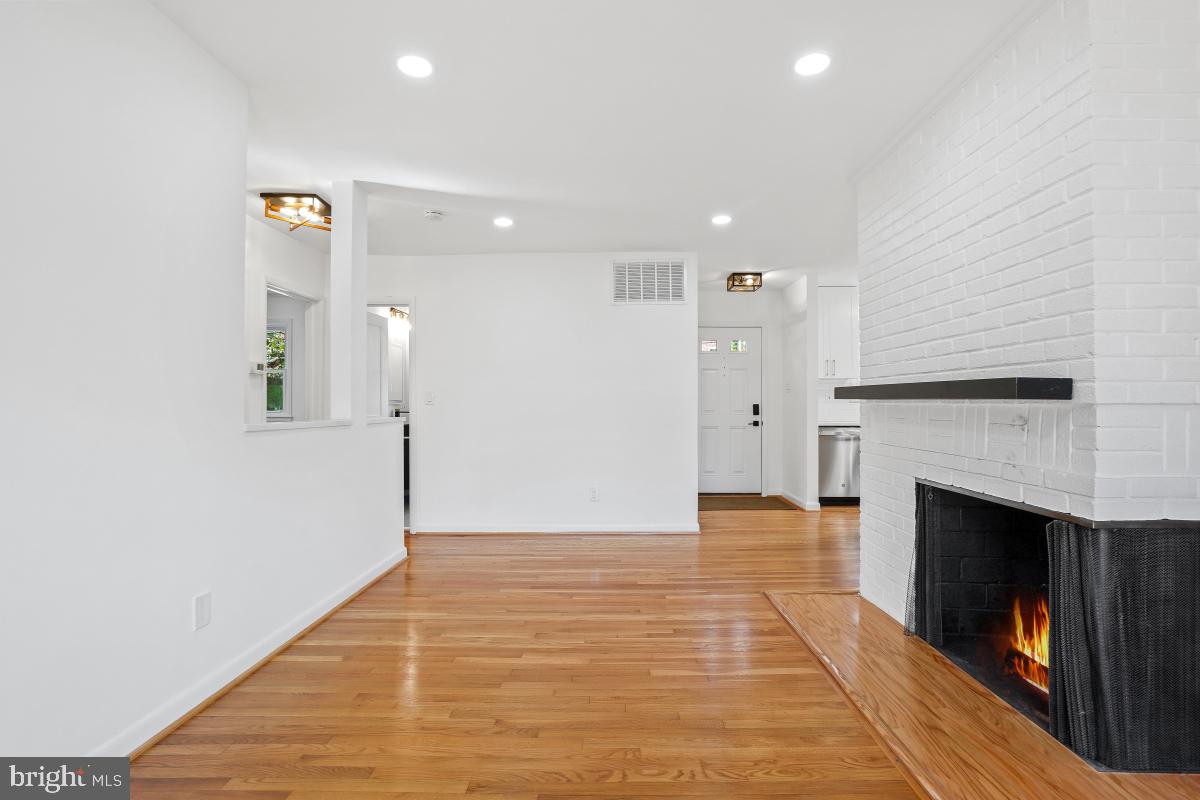 COUNTRY CLUB VIEW - Residential