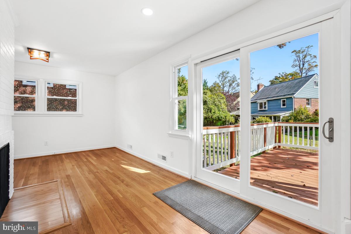 COUNTRY CLUB VIEW - Residential