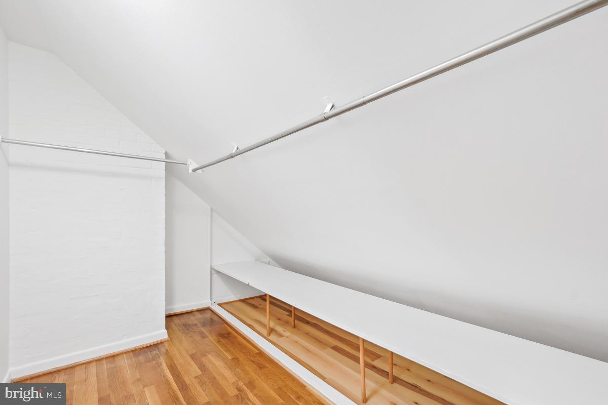 COUNTRY CLUB VIEW - Residential