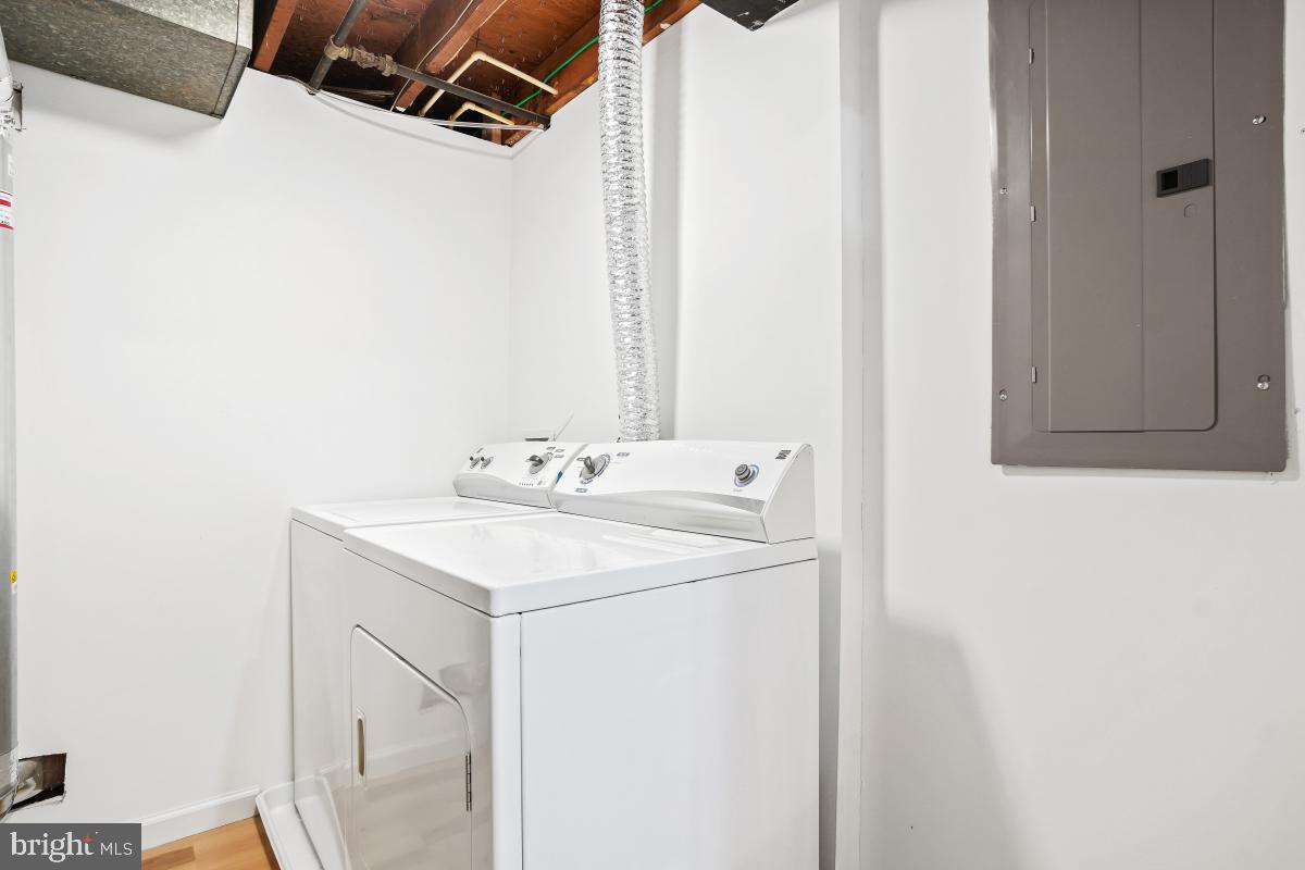 COUNTRY CLUB VIEW - Residential