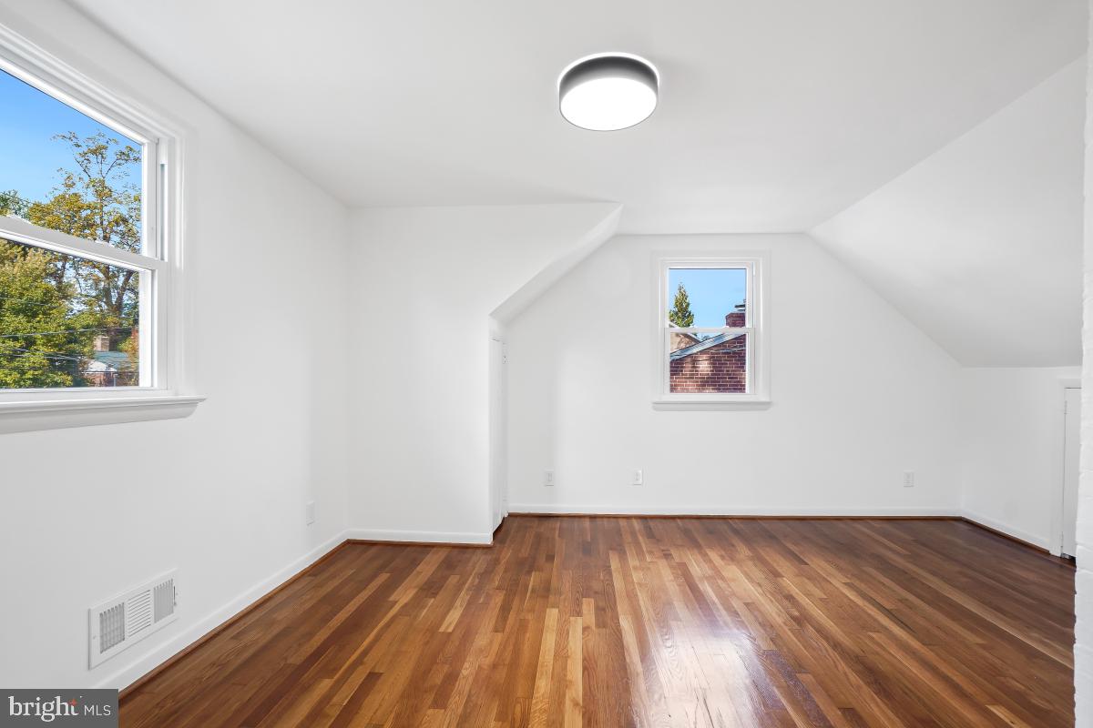 COUNTRY CLUB VIEW - Residential