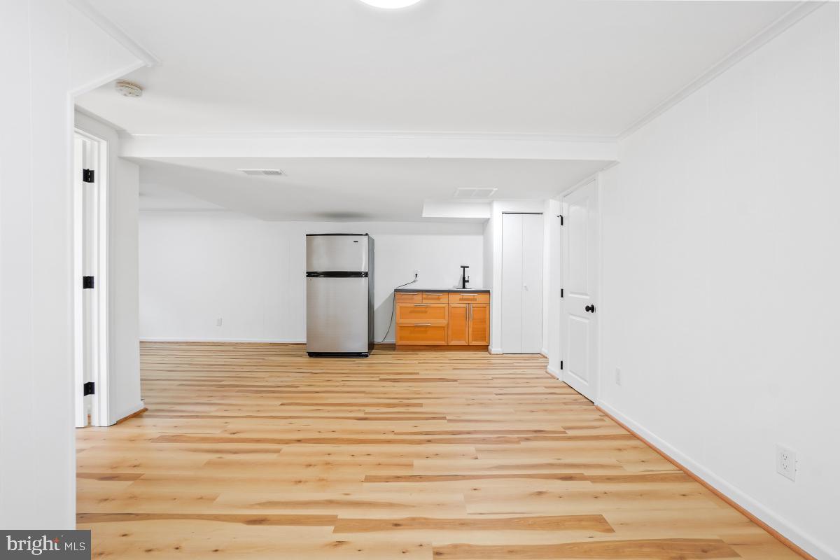 COUNTRY CLUB VIEW - Residential