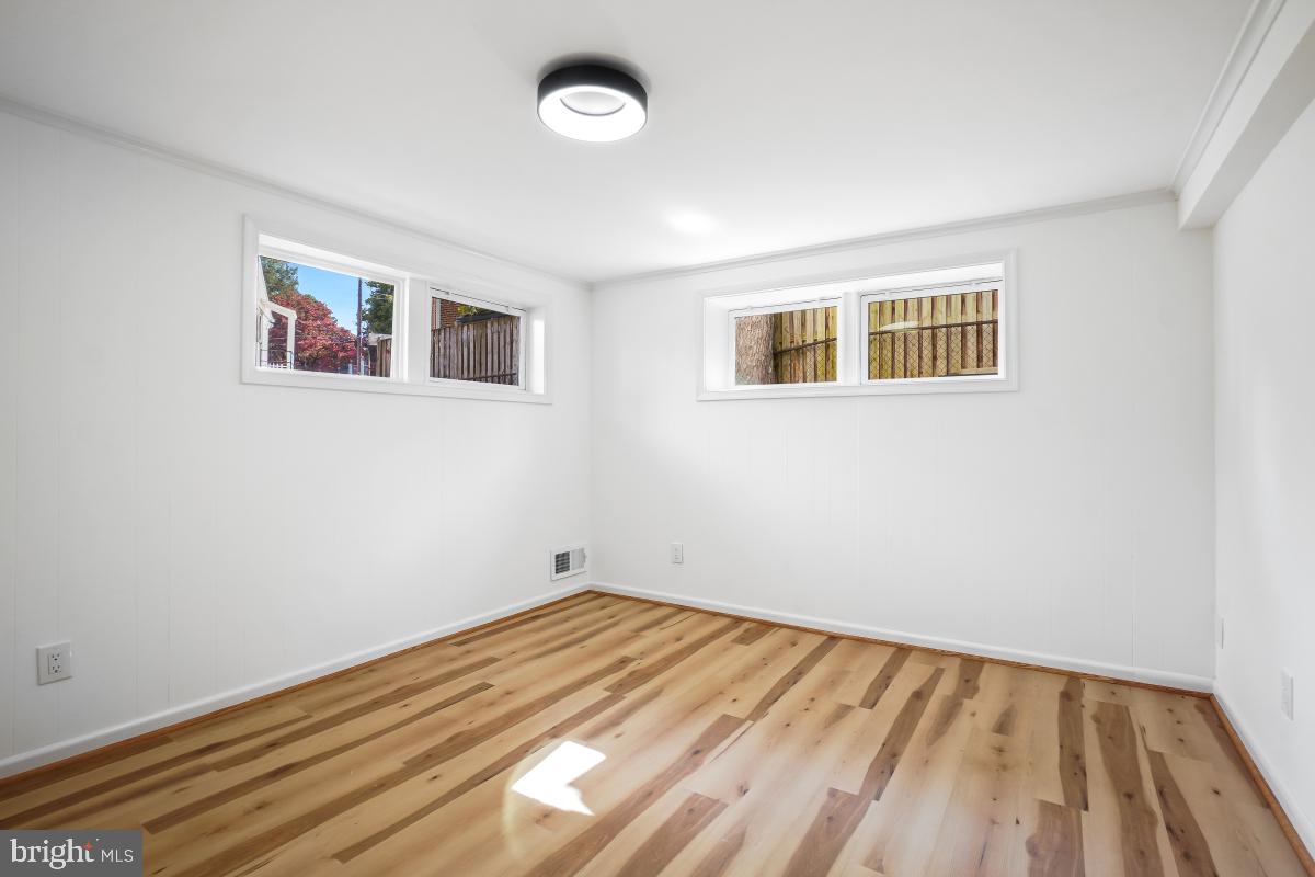 COUNTRY CLUB VIEW - Residential