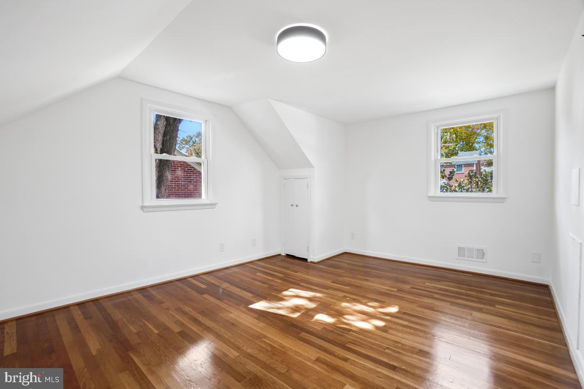 COUNTRY CLUB VIEW - Residential