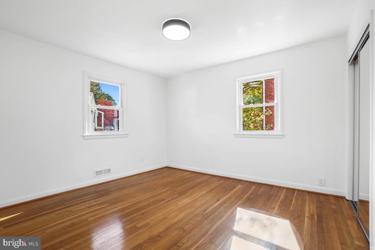 COUNTRY CLUB VIEW - Residential