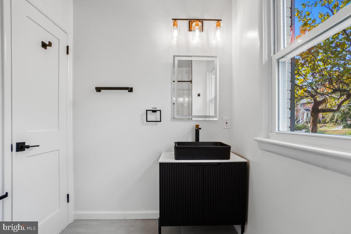 COUNTRY CLUB VIEW - Residential