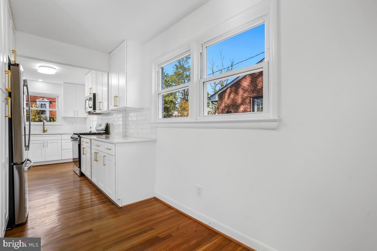 COUNTRY CLUB VIEW - Residential