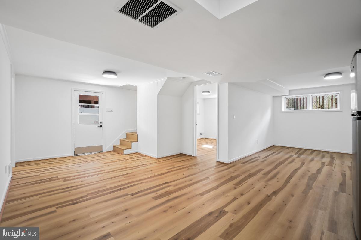 COUNTRY CLUB VIEW - Residential