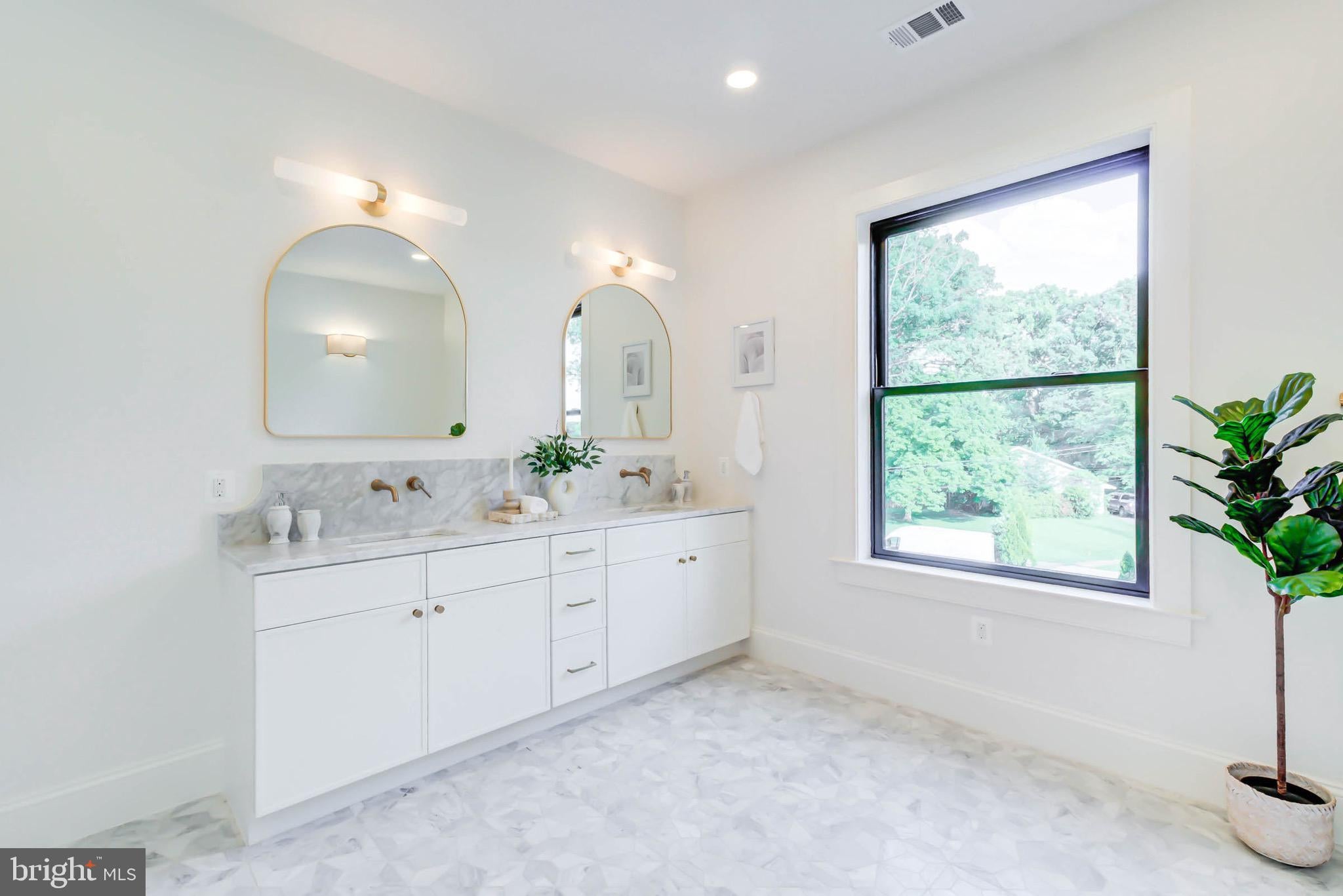 7102 Alger Rd, Falls Church, VA, 22042, USA, 5 Bedrooms Bedrooms, ,5 BathroomsBathrooms,Residential,Active,7102 Alger Rd,VAFX2322132