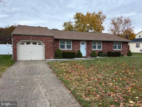 Photo of 19 Mariner Drive, SEWELL, NJ 08080 (MLS # NJGL2066230)