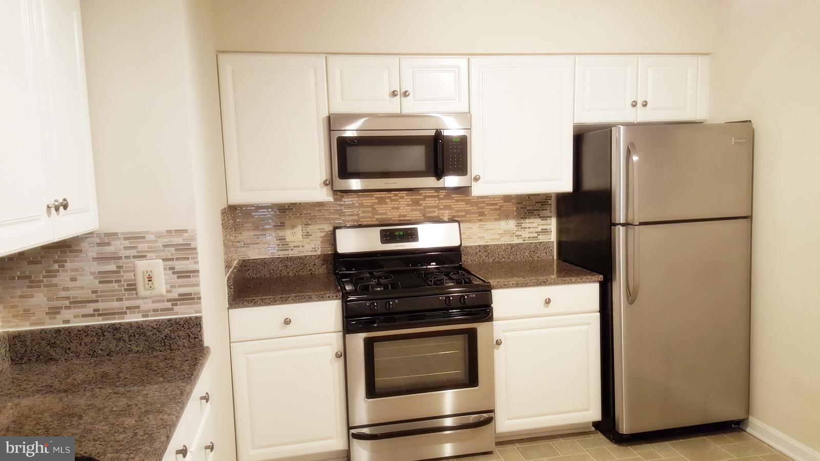 STRATFORD PLACE AT KINGS - Residential