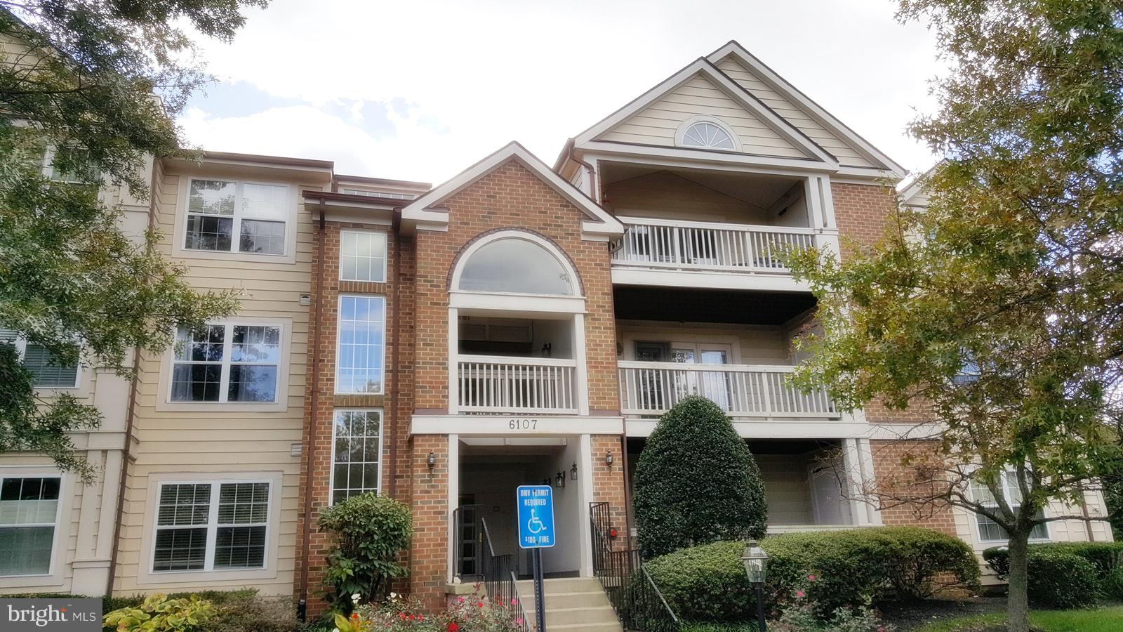 STRATFORD PLACE AT KINGS - Residential