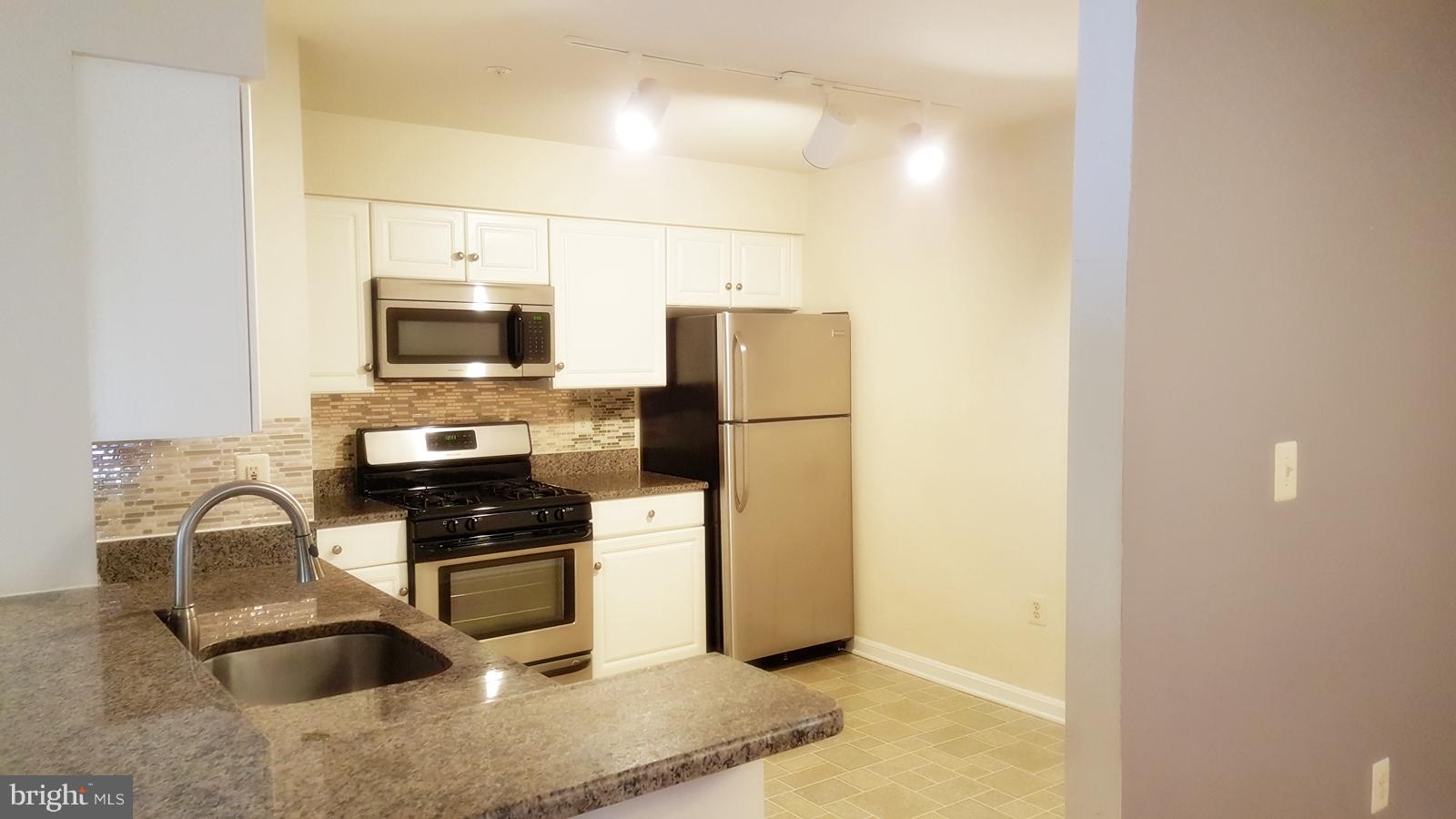 STRATFORD PLACE AT KINGS - Residential