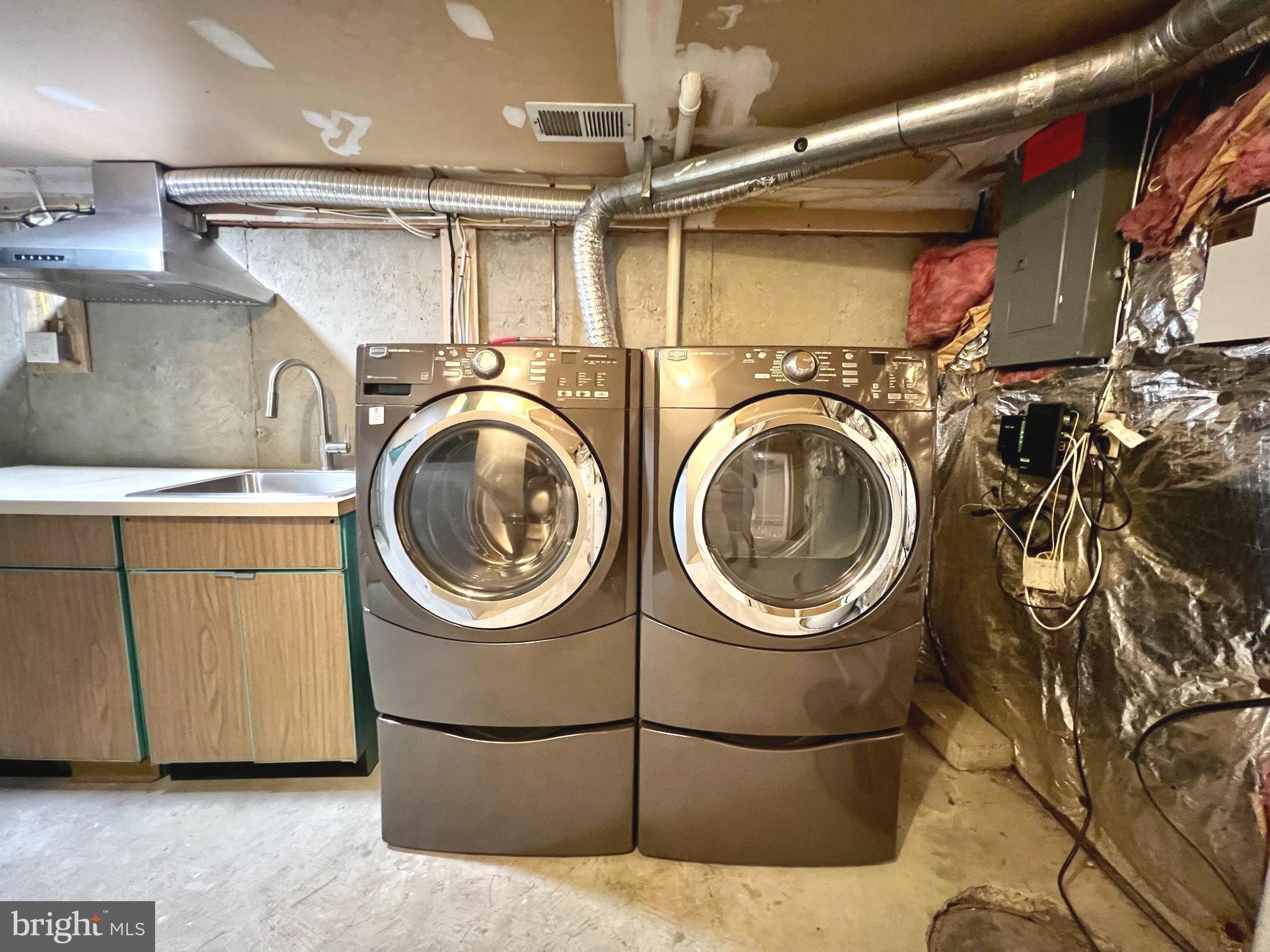 PRINCETON SQUARE - Residential Lease